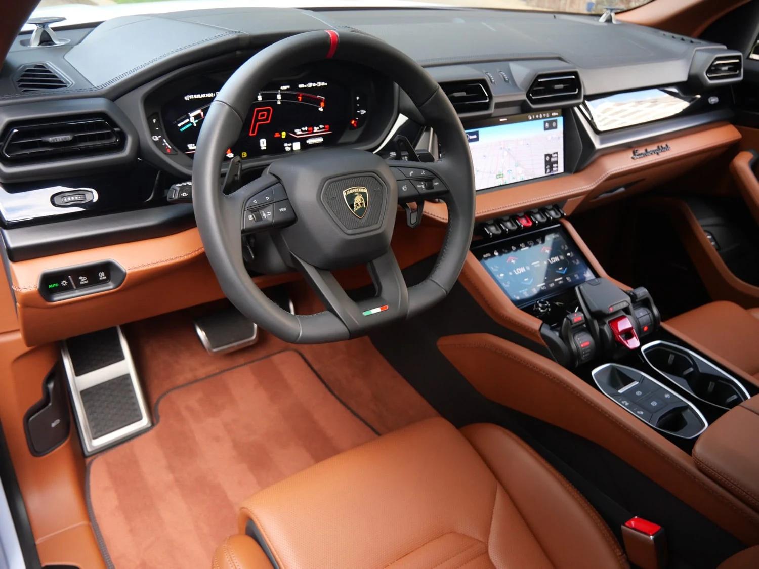 2026 Lamborghini Urus SE interior, dashboard, Marrone Elpis