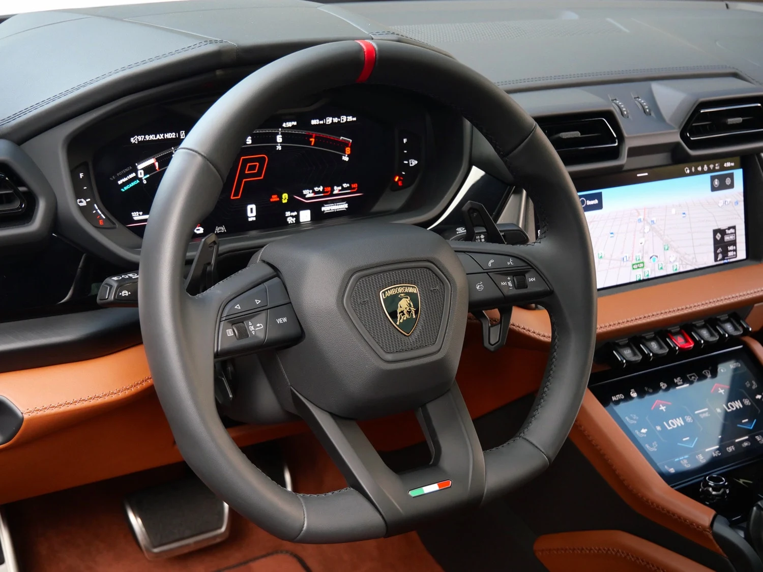 2026 Lamborghini Urus SE interior, Marrone Elpis