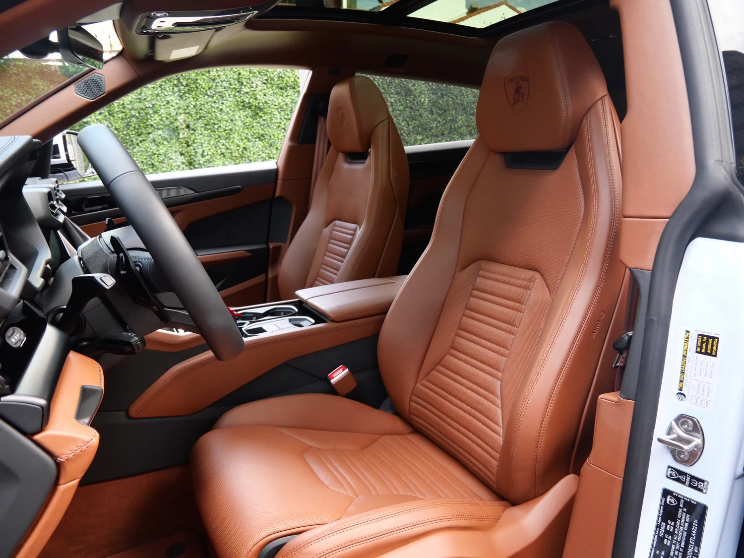 2026 Lamborghini Urus SE interior, seats, Marrone Elpis