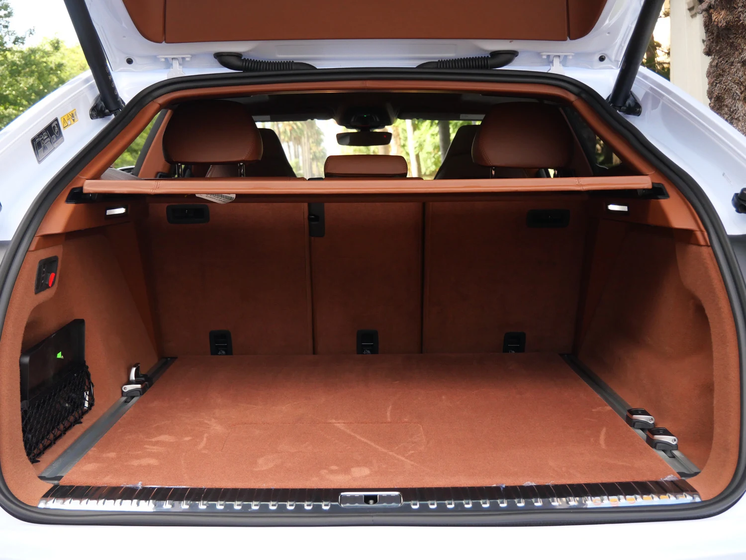 2026 Lamborghini Urus SE trunk