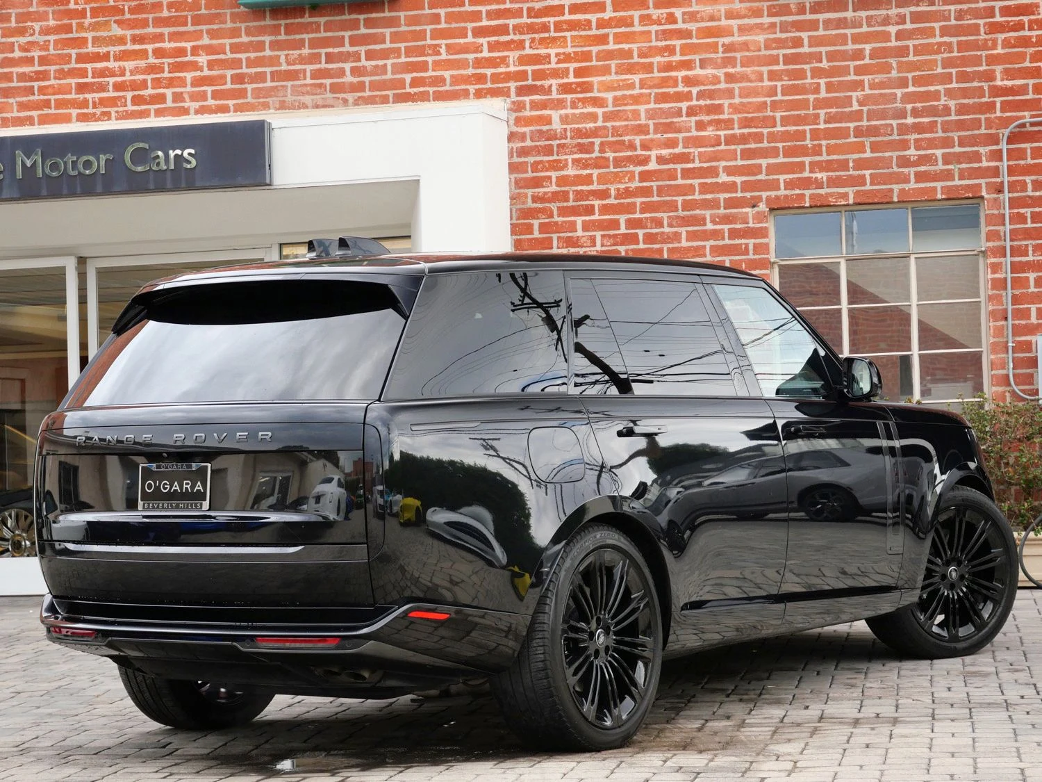 2024 Land Rover Range Rover Autobiography LWB, rear three-quarter view, Black