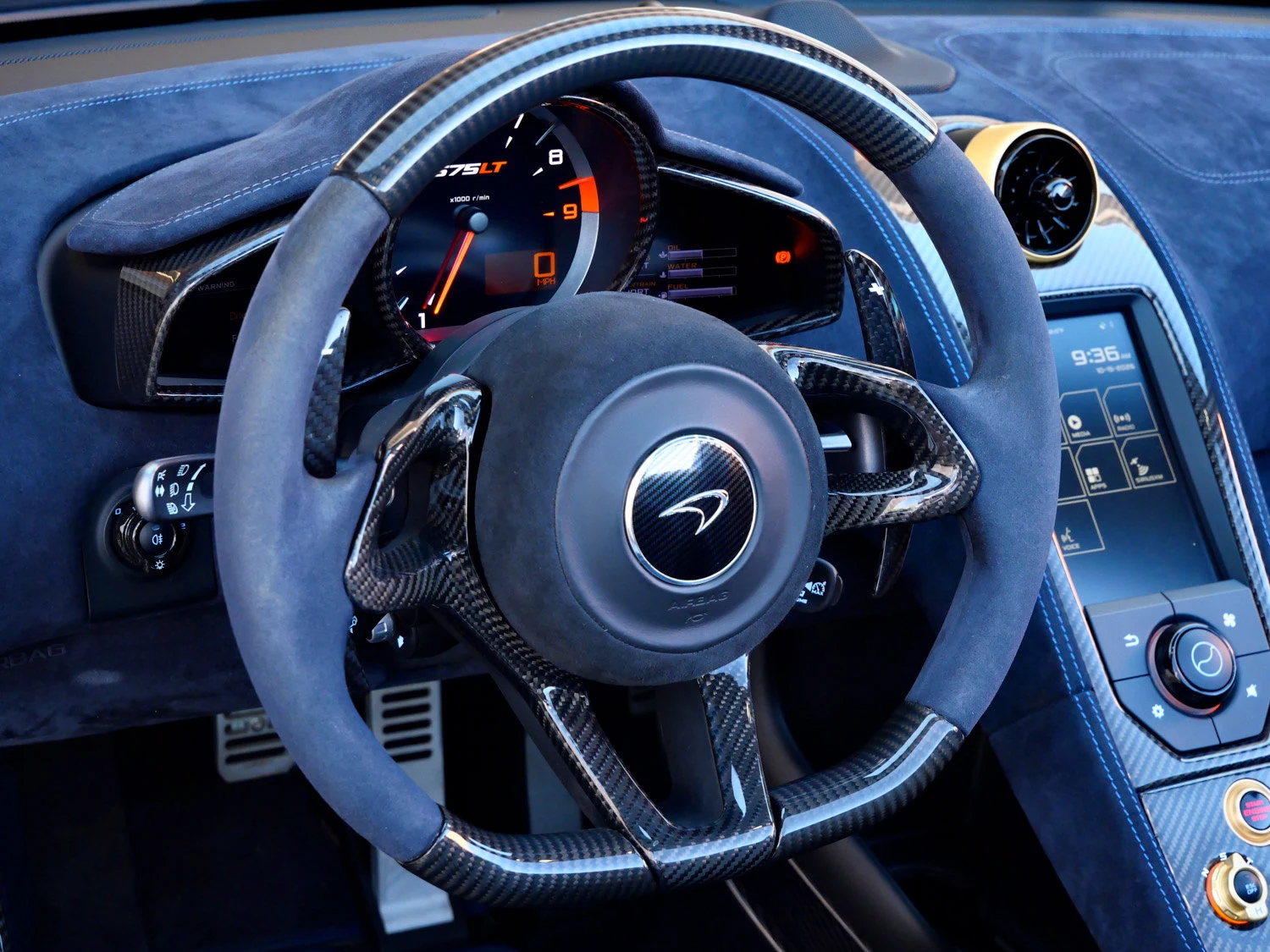2016 McLaren 675LT Spider interior, steering wheel, Blue