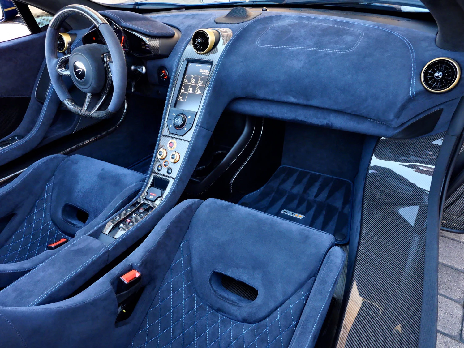 2016 McLaren 675LT Spider interior, Blue