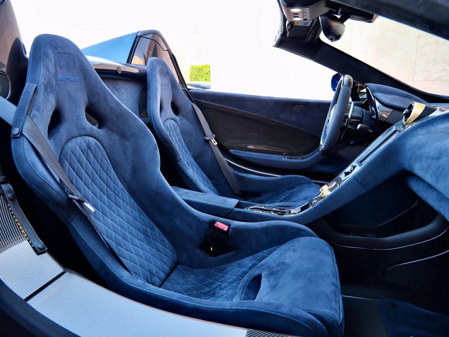 2016 McLaren 675LT Spider interior, seats, Blue