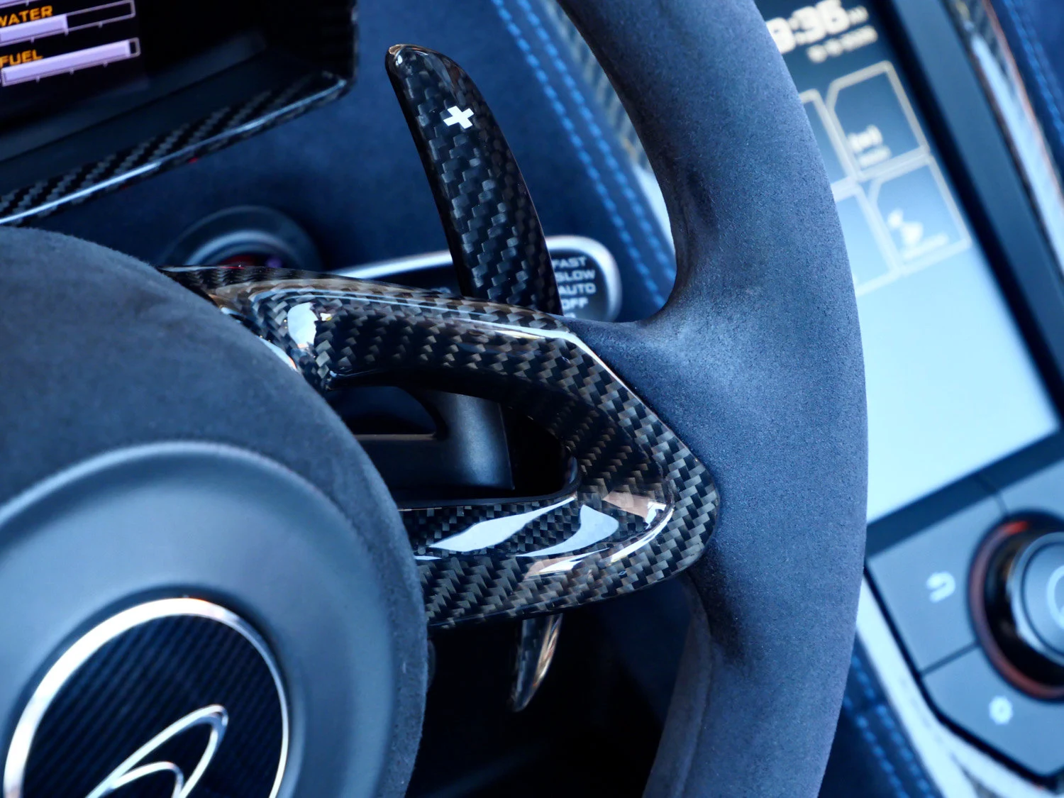 2016 McLaren 675LT Spider interior, steering wheel, Blue