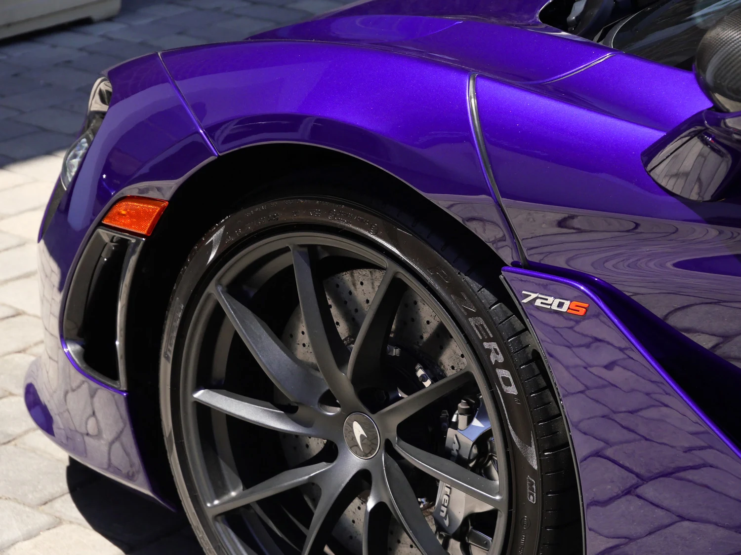 2020 McLaren 720S wheel