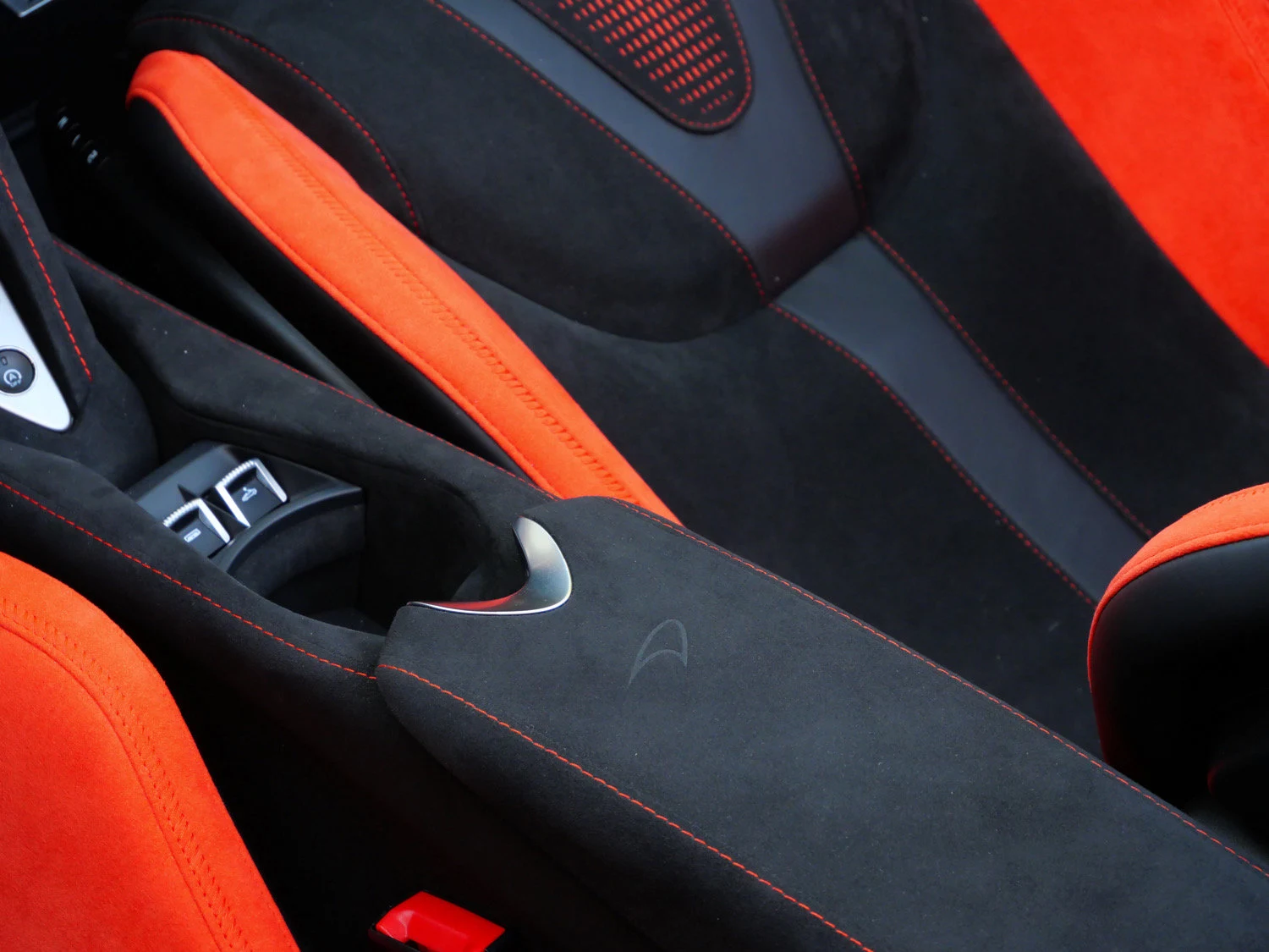 2024 McLaren 750S Spider interior, Carbon Black
