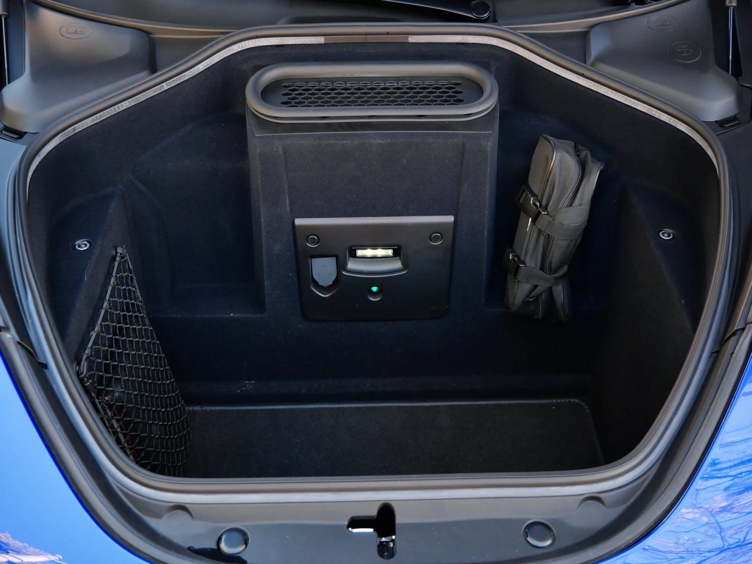 2024 McLaren 750S Spider trunk