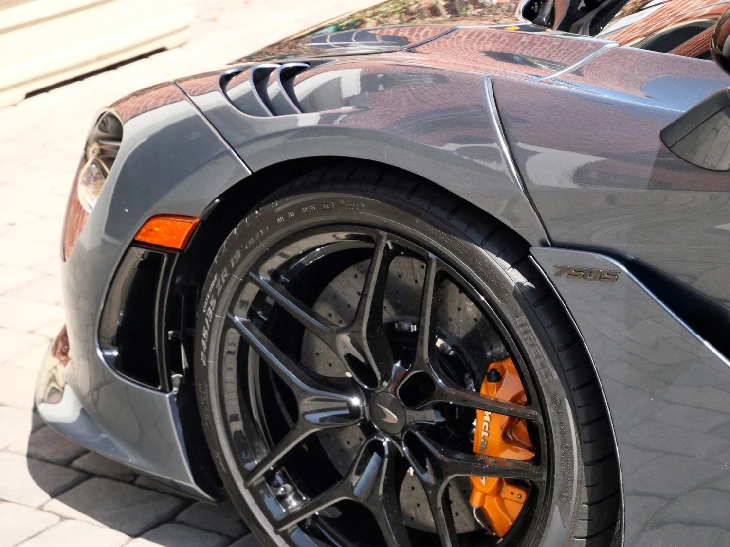 2025 McLaren 750S wheel