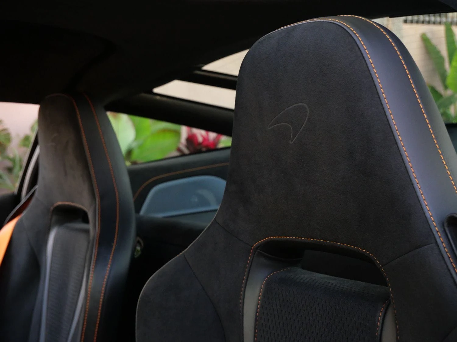 2025 McLaren 750S interior, seats, Carbon Black
