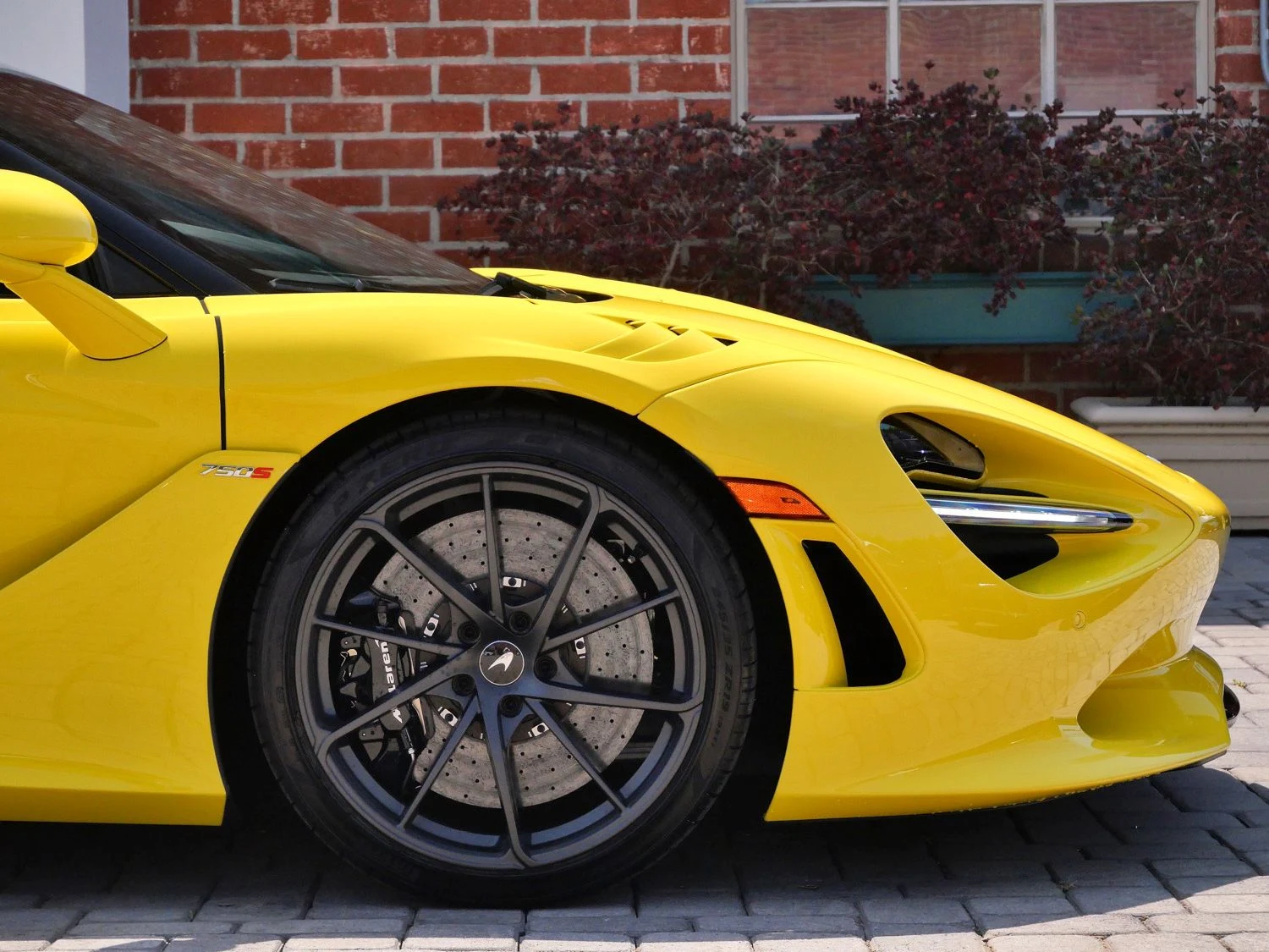 2027 McLaren 750S Spider for sale, exterior, Yellow