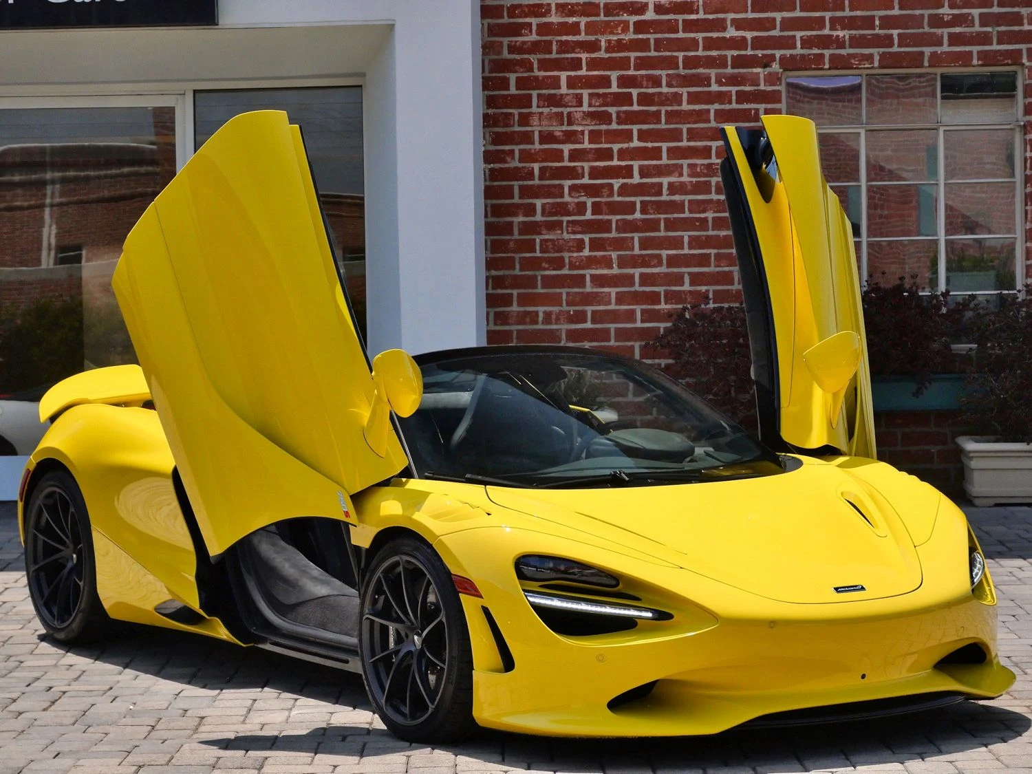 2027 McLaren 750S Spider for sale, exterior, Yellow