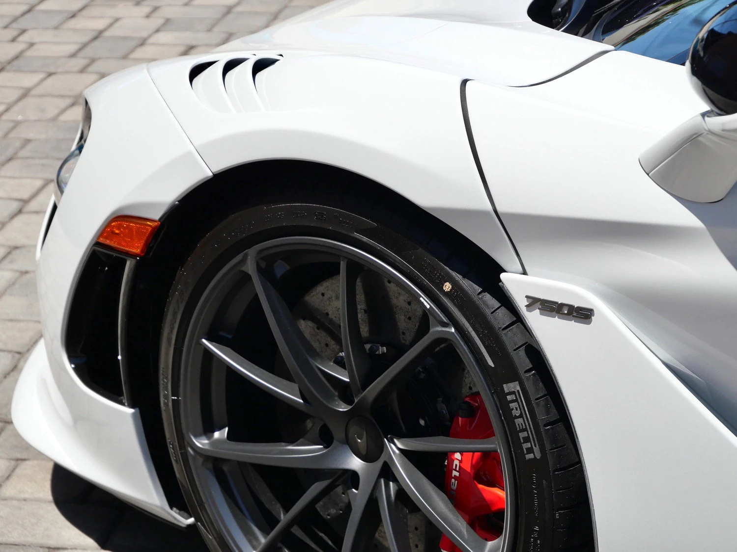 2027 McLaren 750S wheel