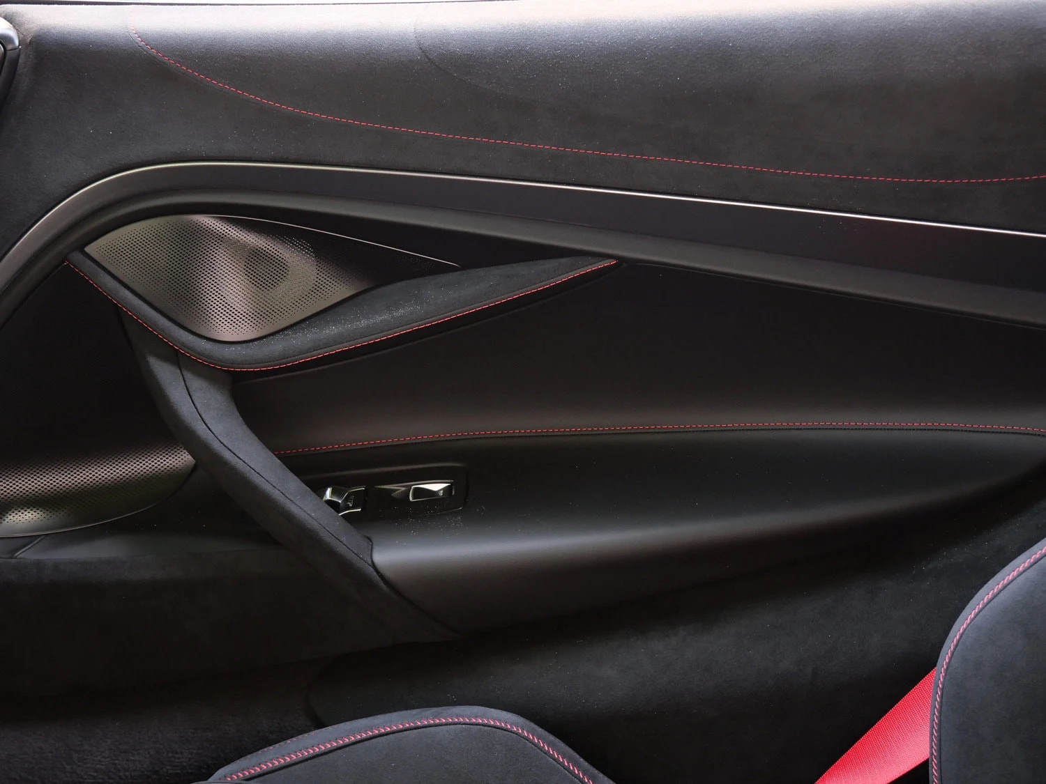 2027 McLaren 750S interior, door panel, Carbon Black