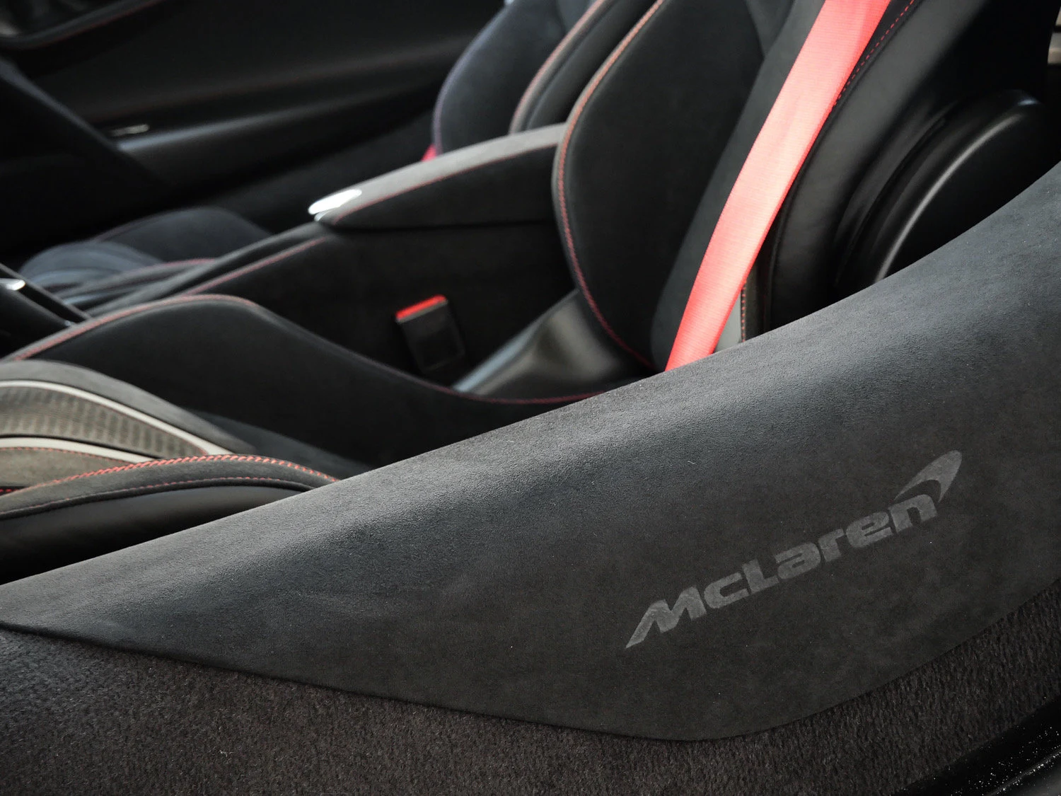 2027 McLaren 750S interior, seats, Carbon Black