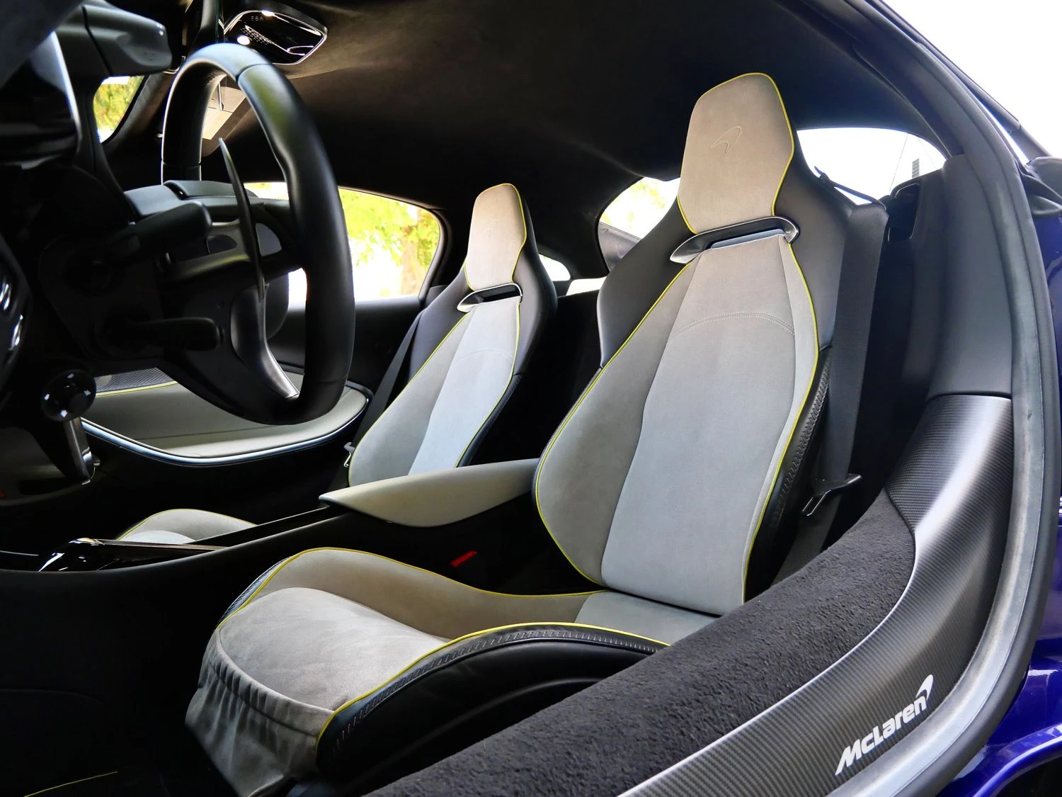 2023 McLaren Artura interior, seats, Carbon Black