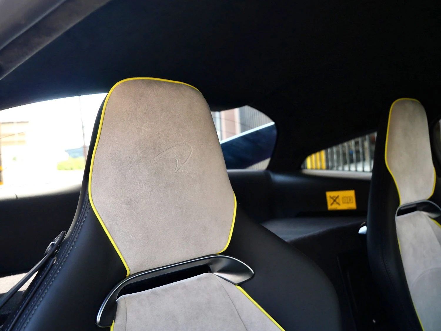 2023 McLaren Artura interior, seats, Carbon Black