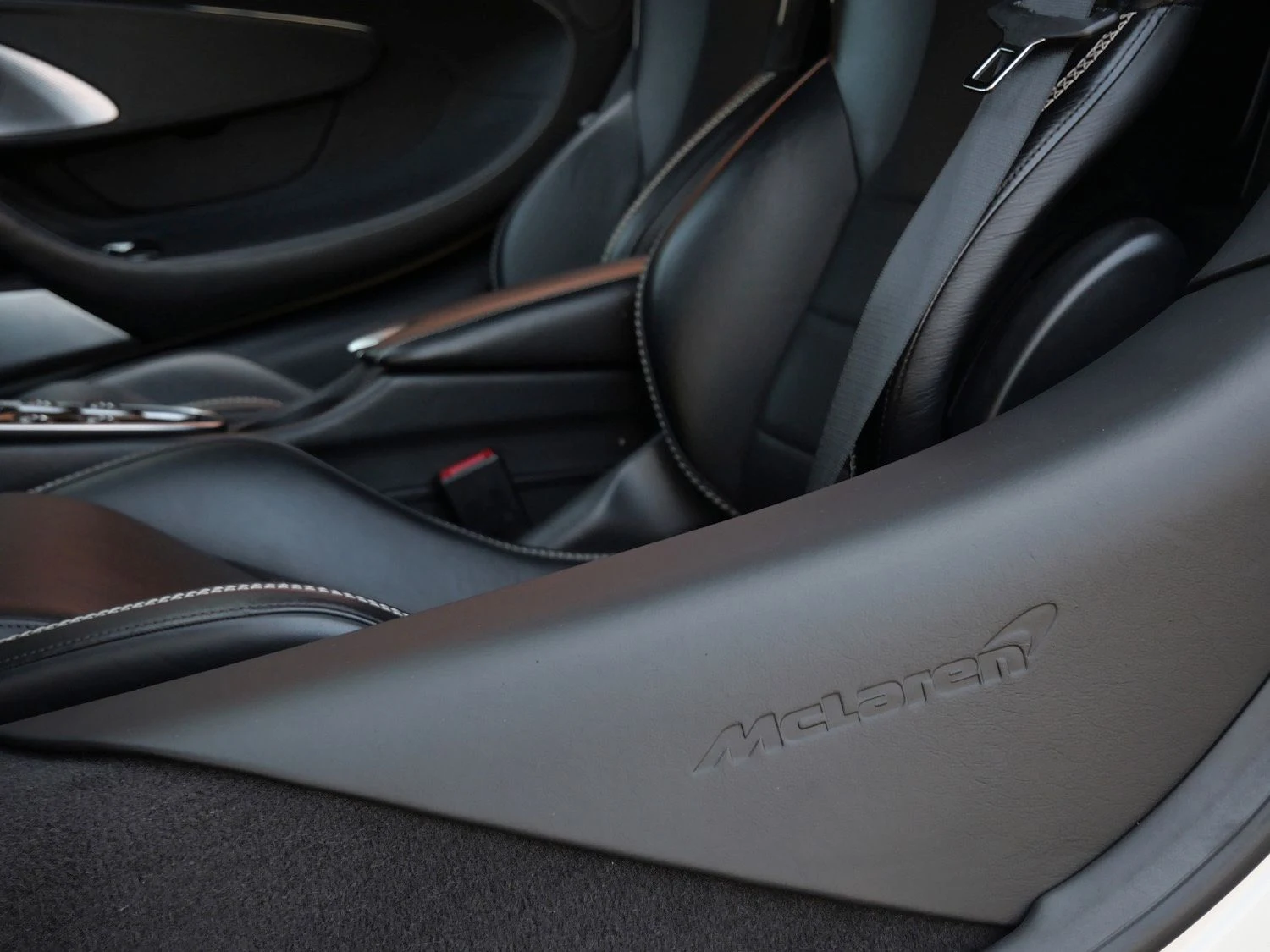 2023 McLaren GT interior, Jet Black