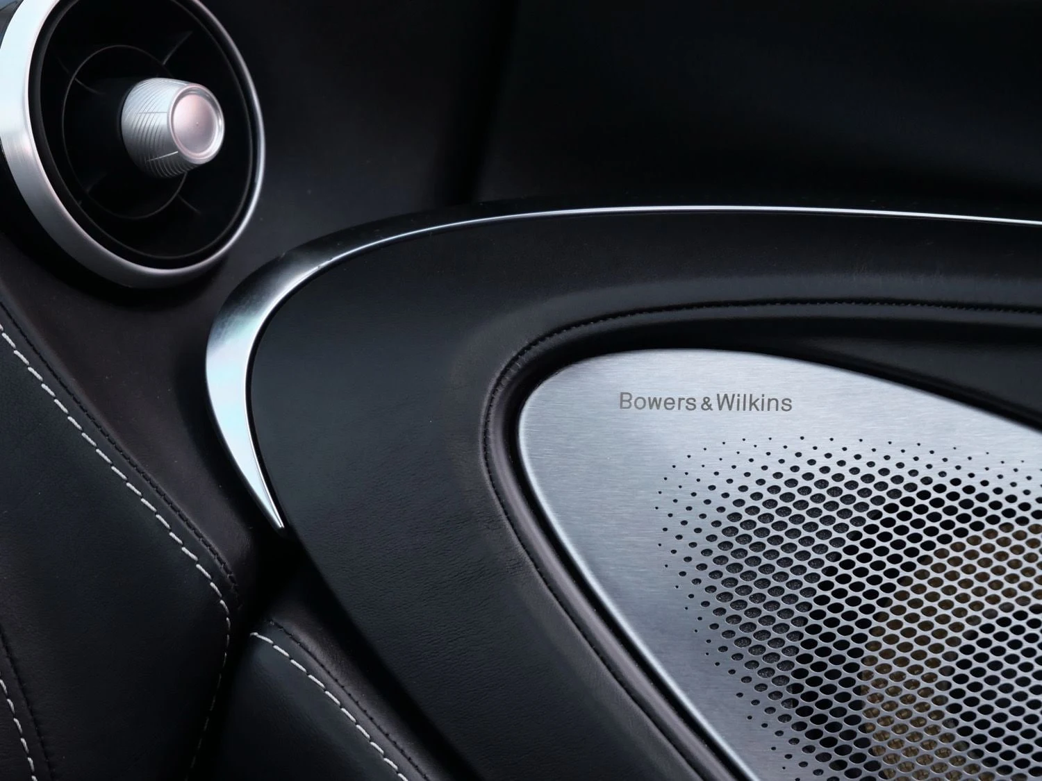 2023 McLaren GT interior, Jet Black