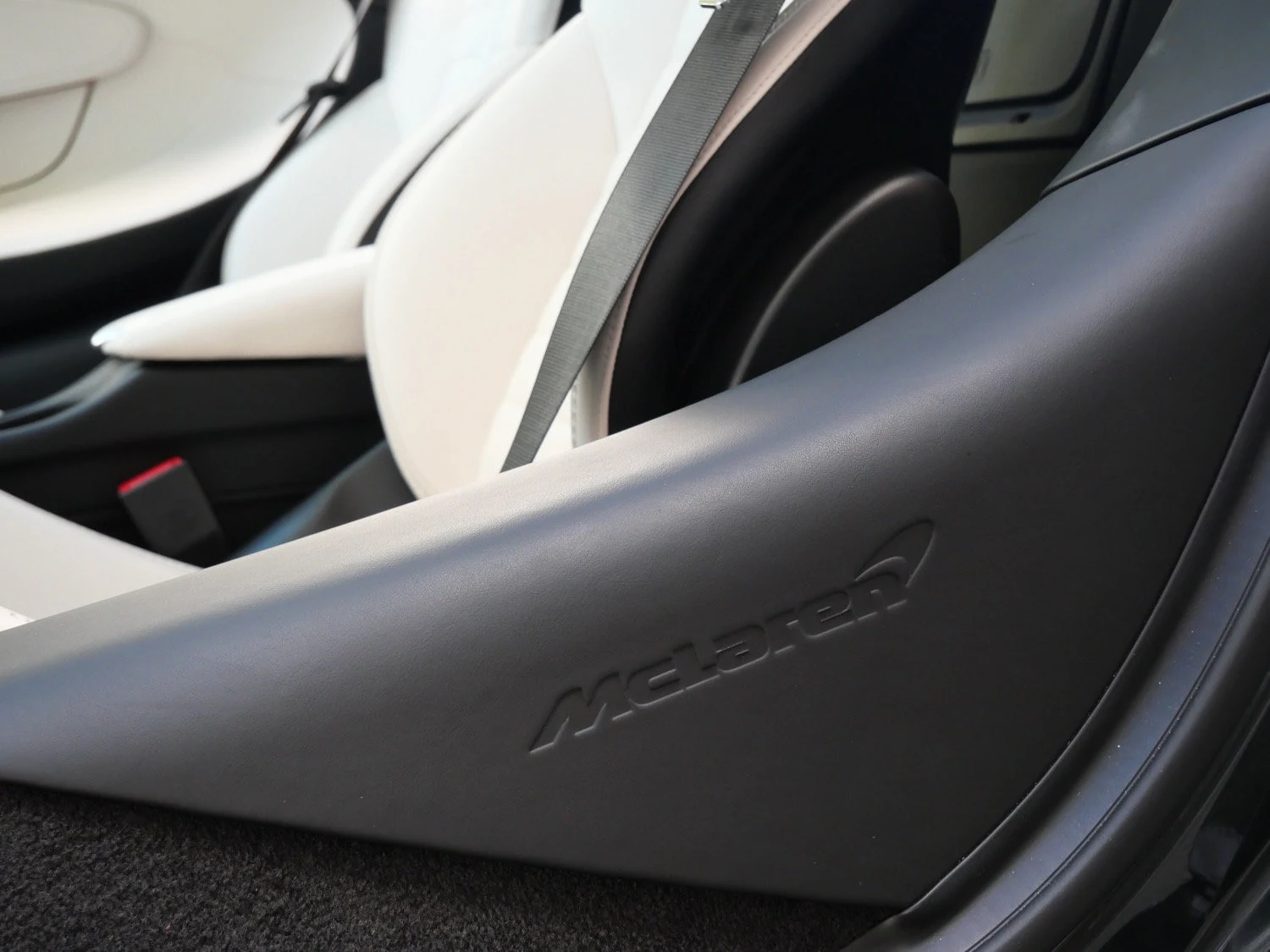 2026 McLaren GTS interior, Porcelain