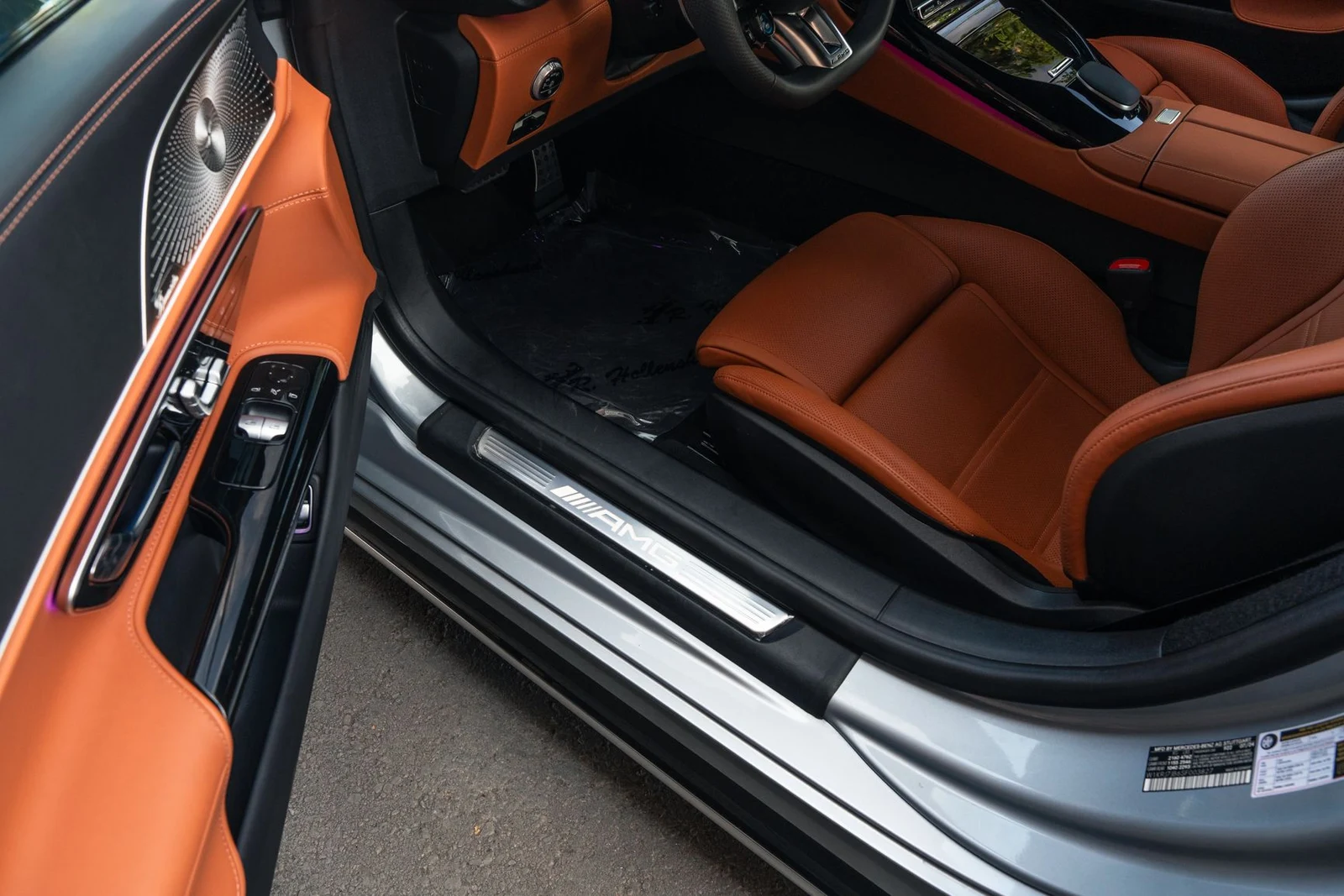 2025 Mercedes-AMG GT 63 interior, door panel, Sienna Brown/Black