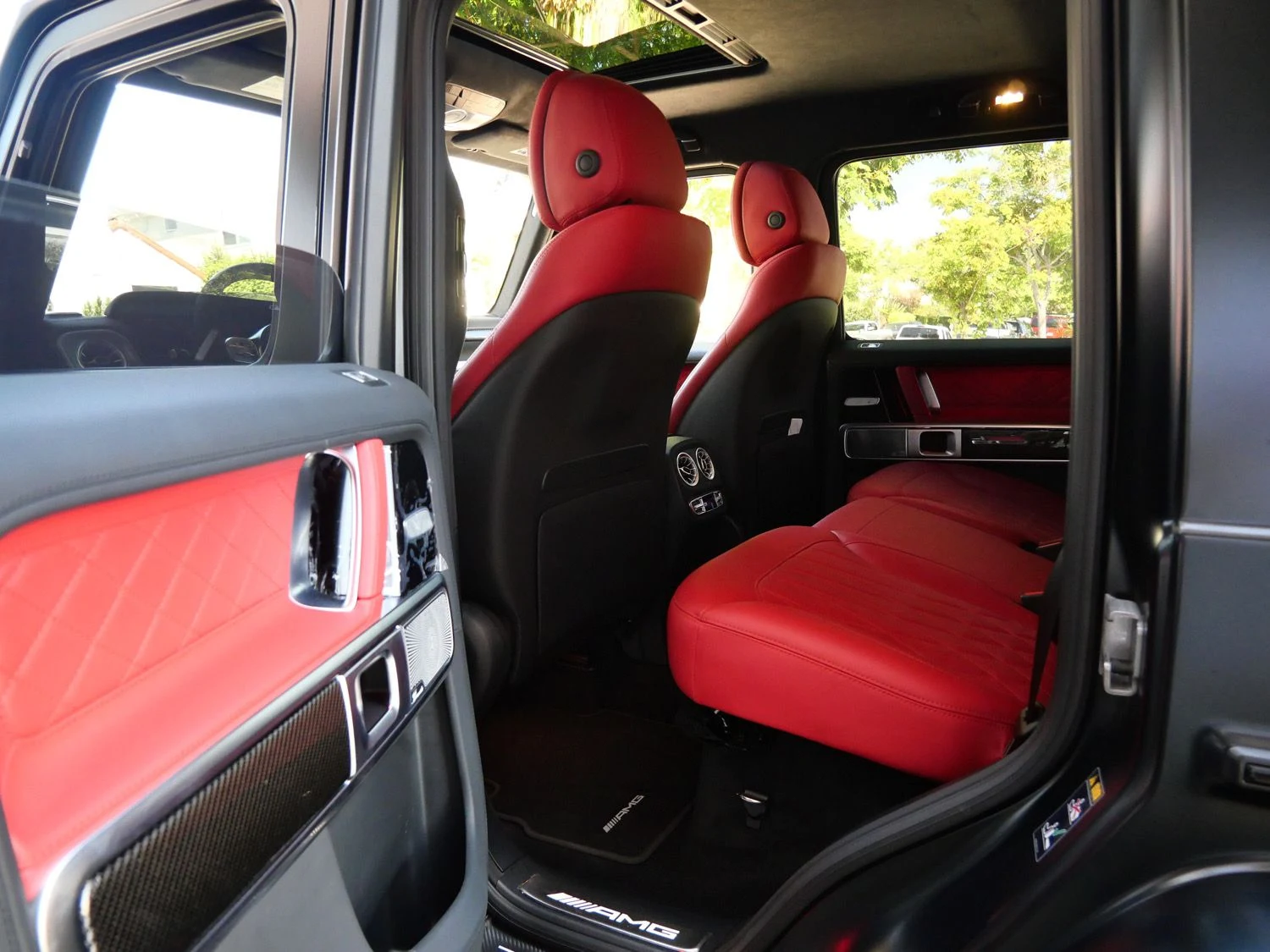 2024 Mercedes-AMG G 63 interior, seats, Classic Red/Black