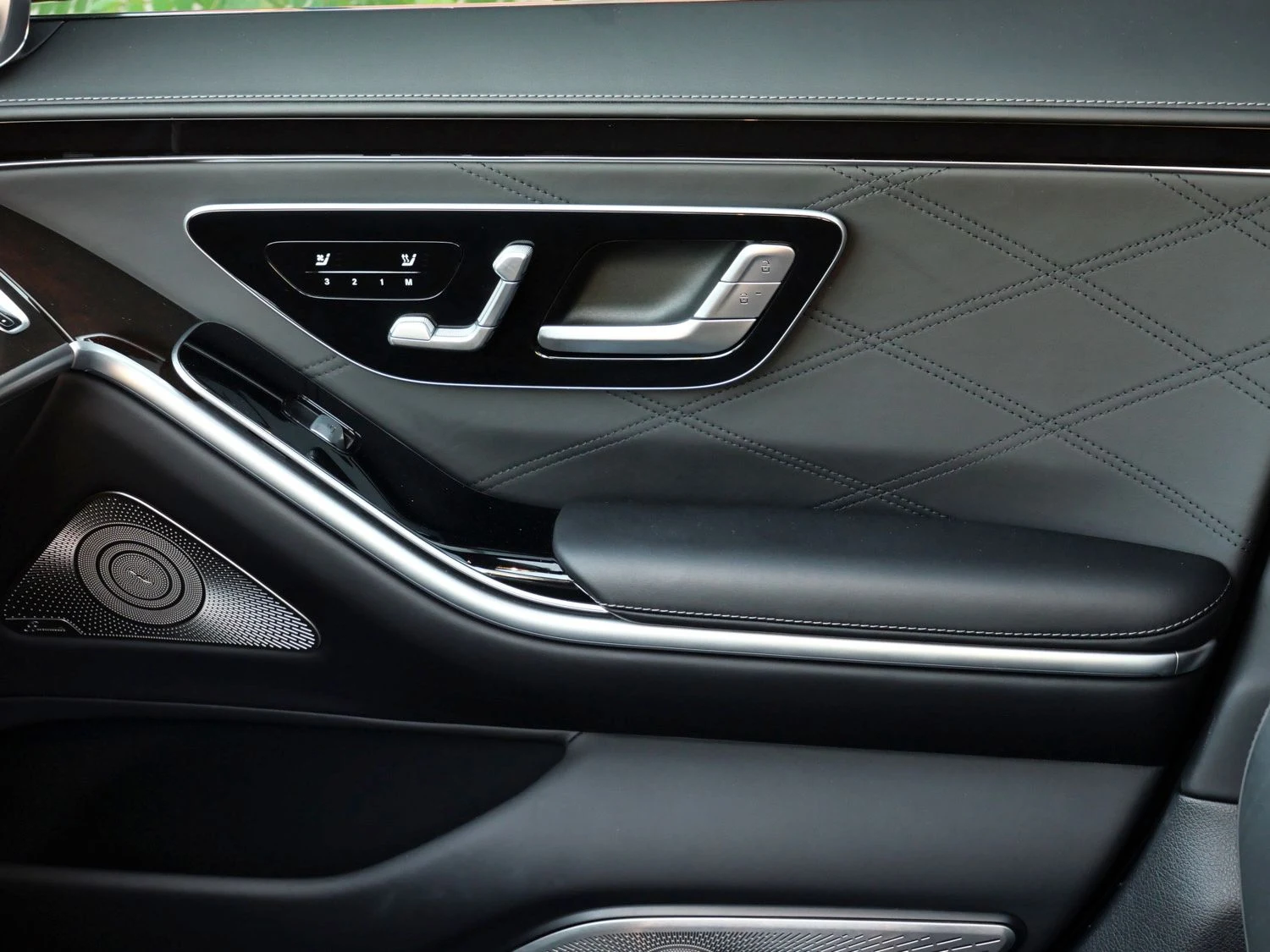 2024 Mercedes-Maybach S 580 interior, door panel, Black