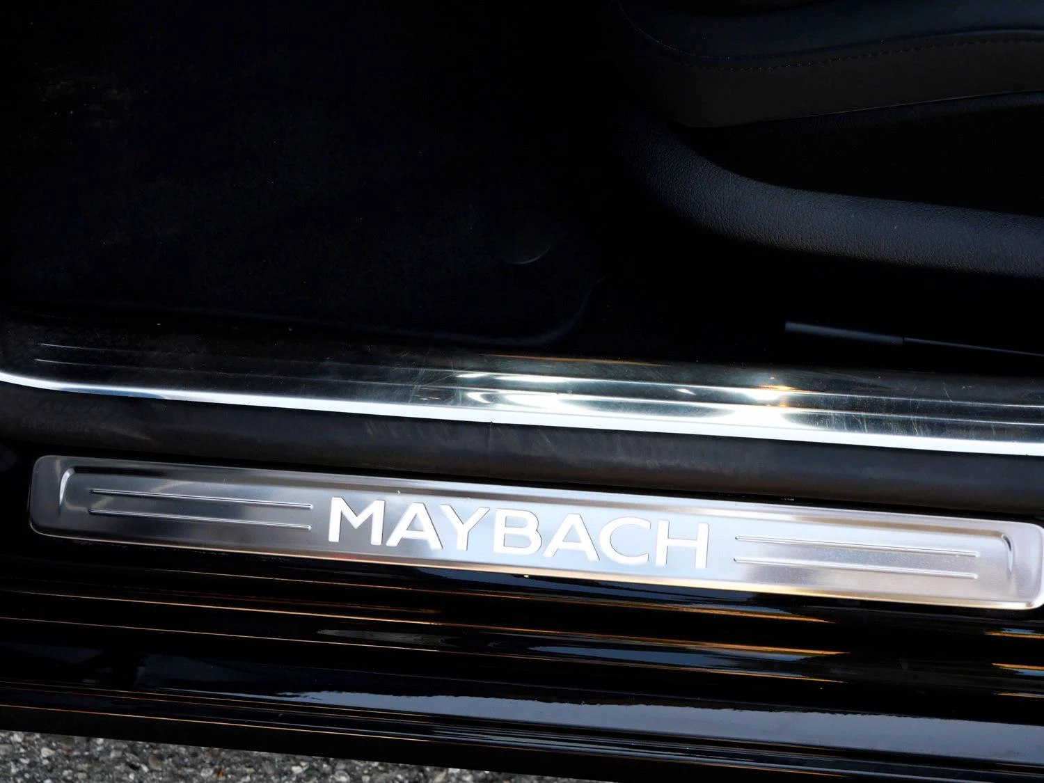 2024 Mercedes-Maybach S 580 interior, door sill, Black