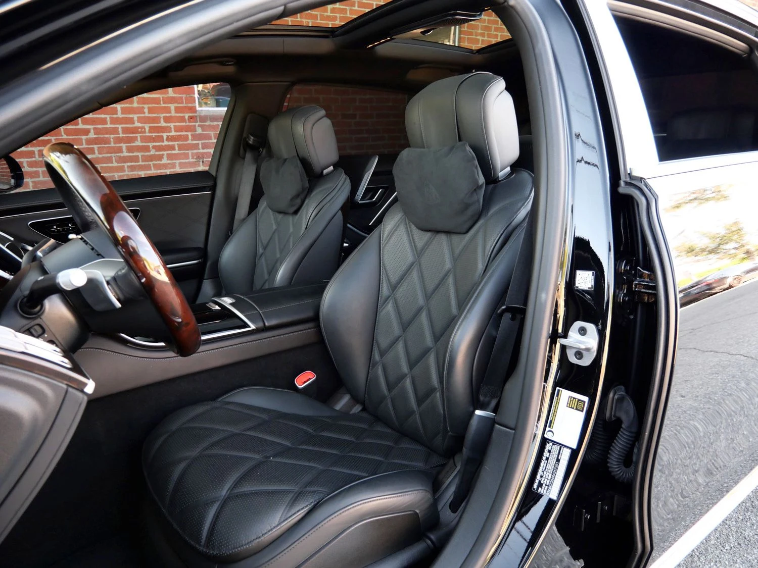 2024 Mercedes-Maybach S 580 interior, seats, Black