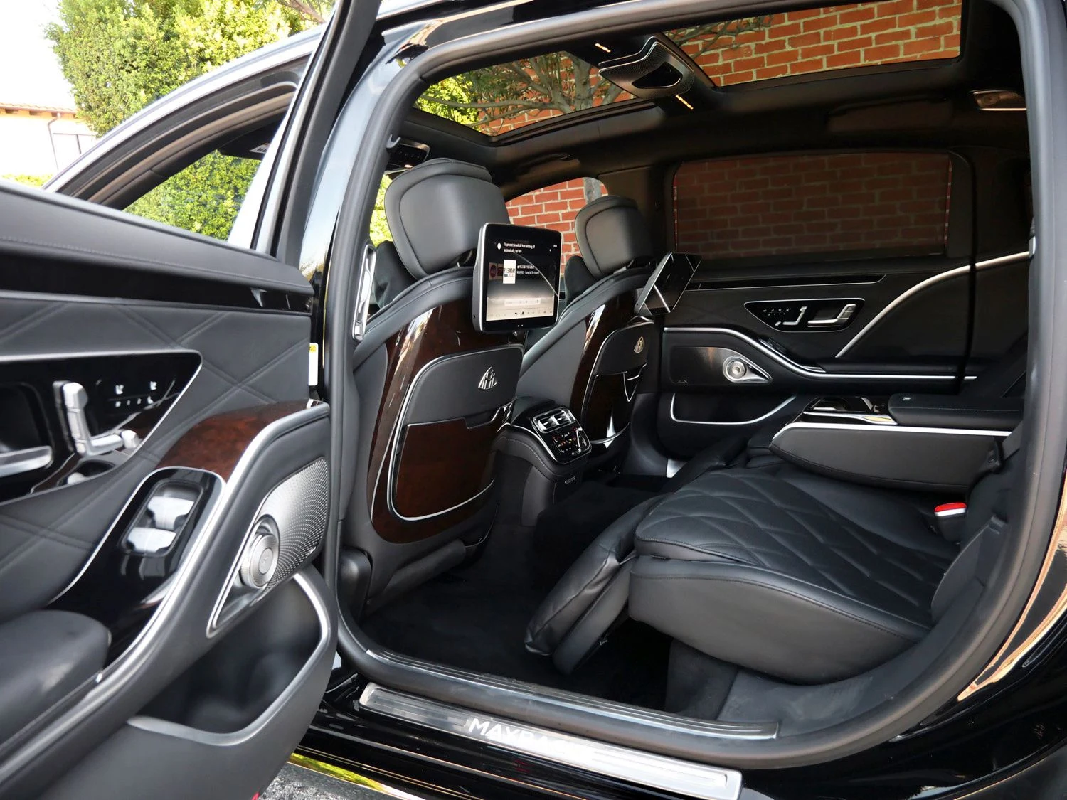 2024 Mercedes-Maybach S 580 interior, Black