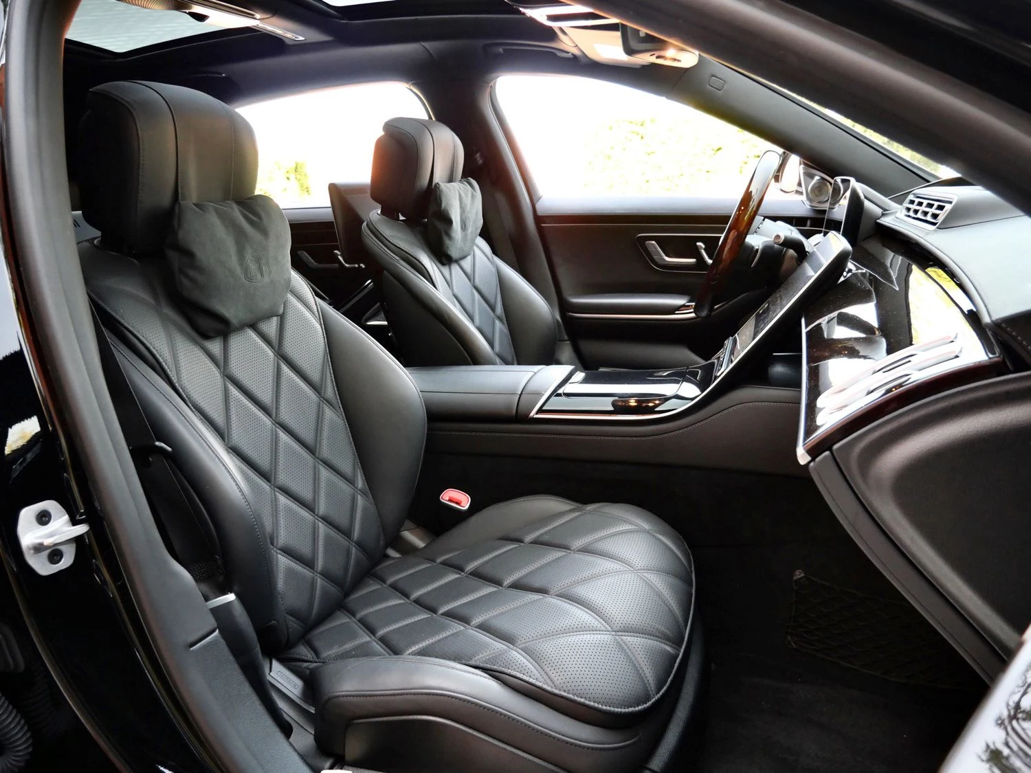 2024 Mercedes-Maybach S 580 interior, seats, Black