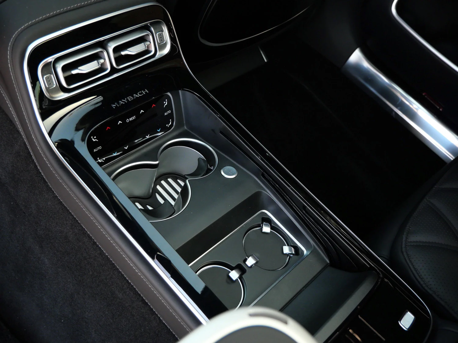 2024 Mercedes-Maybach S 680 interior, center console, Black