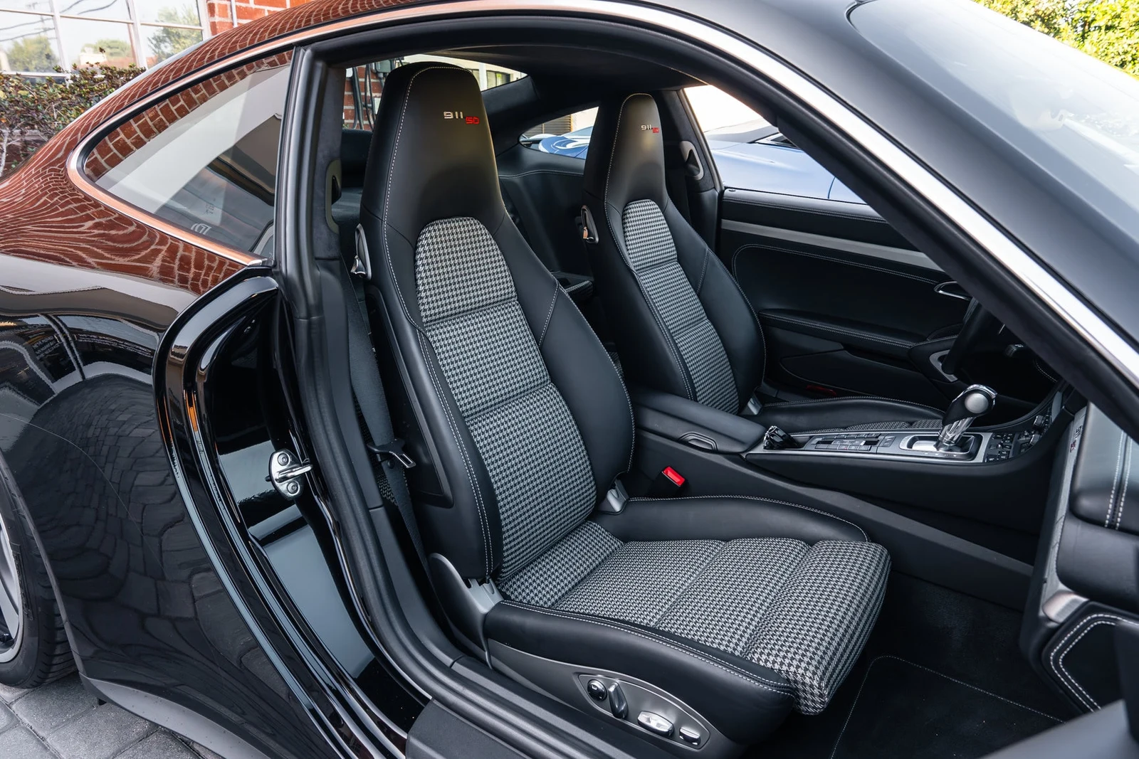 2014 Porsche 911 50th Anniversary Edition interior, seats, Black