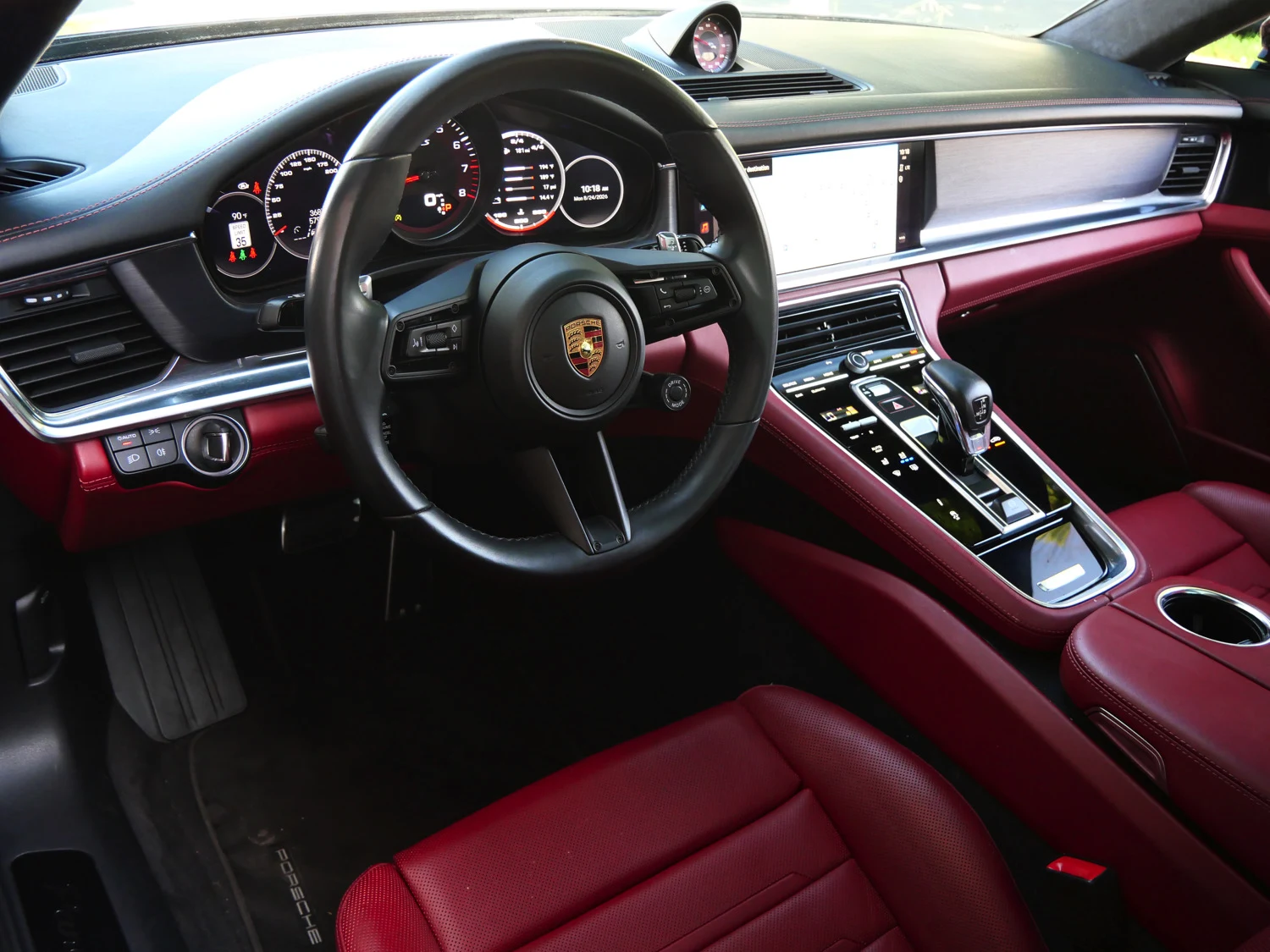 2022 Porsche Panamera GTS interior, Black/Bordeaux Red