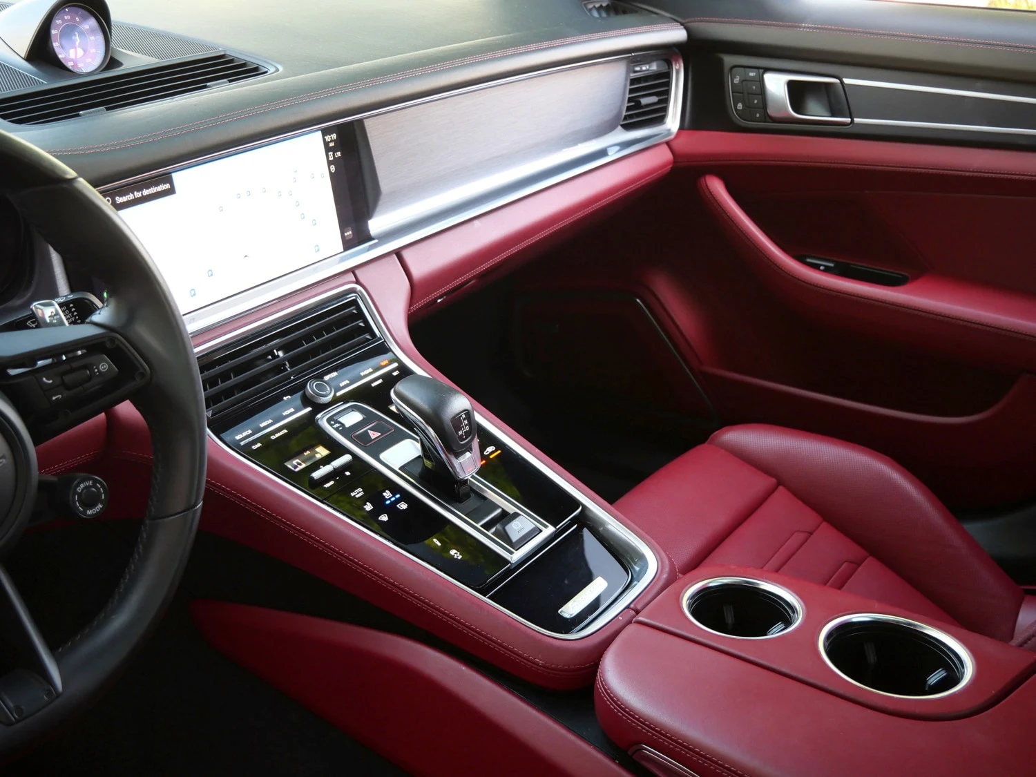 2022 Porsche Panamera GTS interior, Black/Bordeaux Red