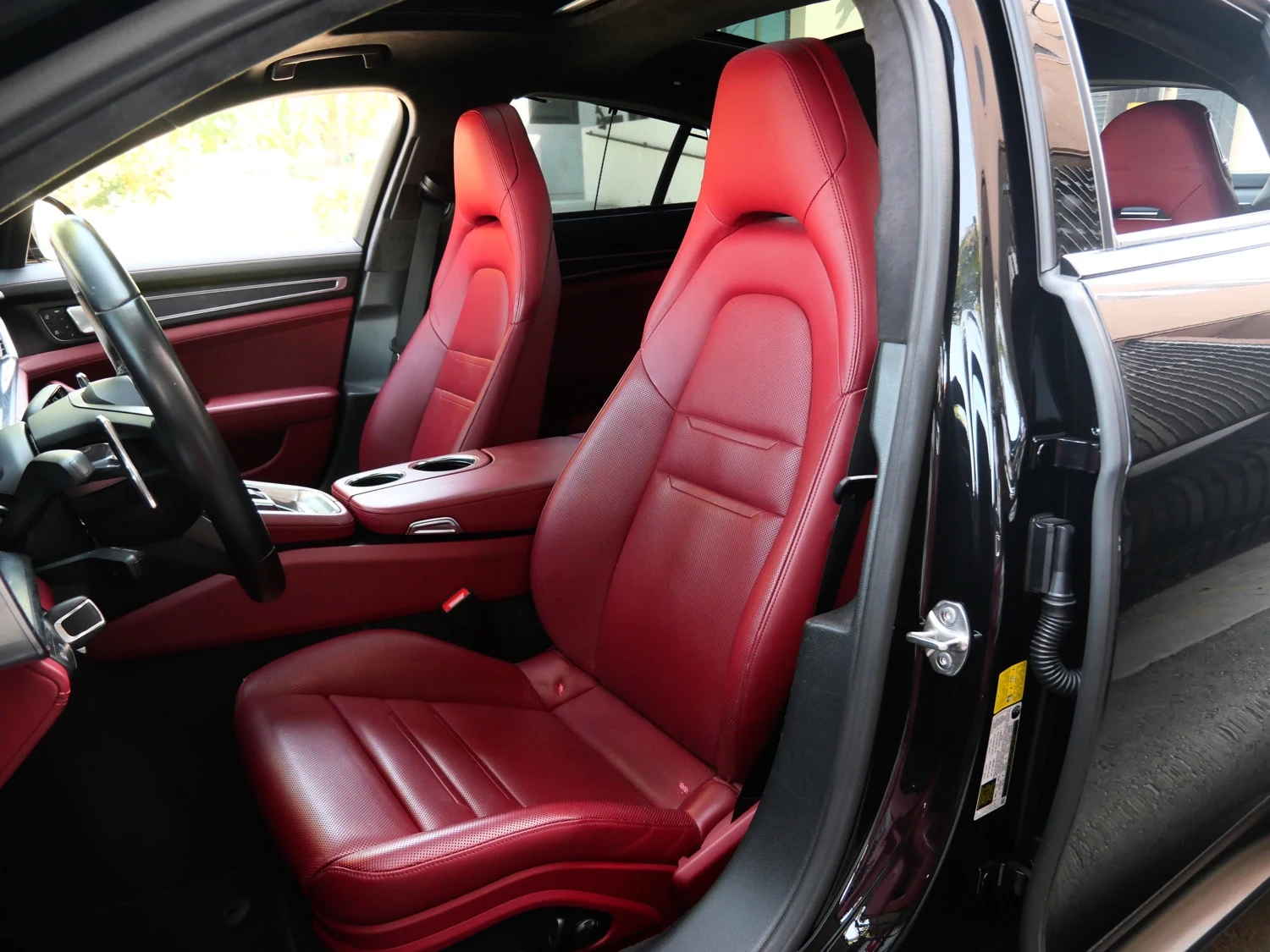 2022 Porsche Panamera GTS interior, seats, Black/Bordeaux Red