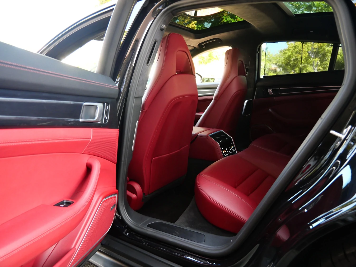 2022 Porsche Panamera GTS interior, seats, Black/Bordeaux Red