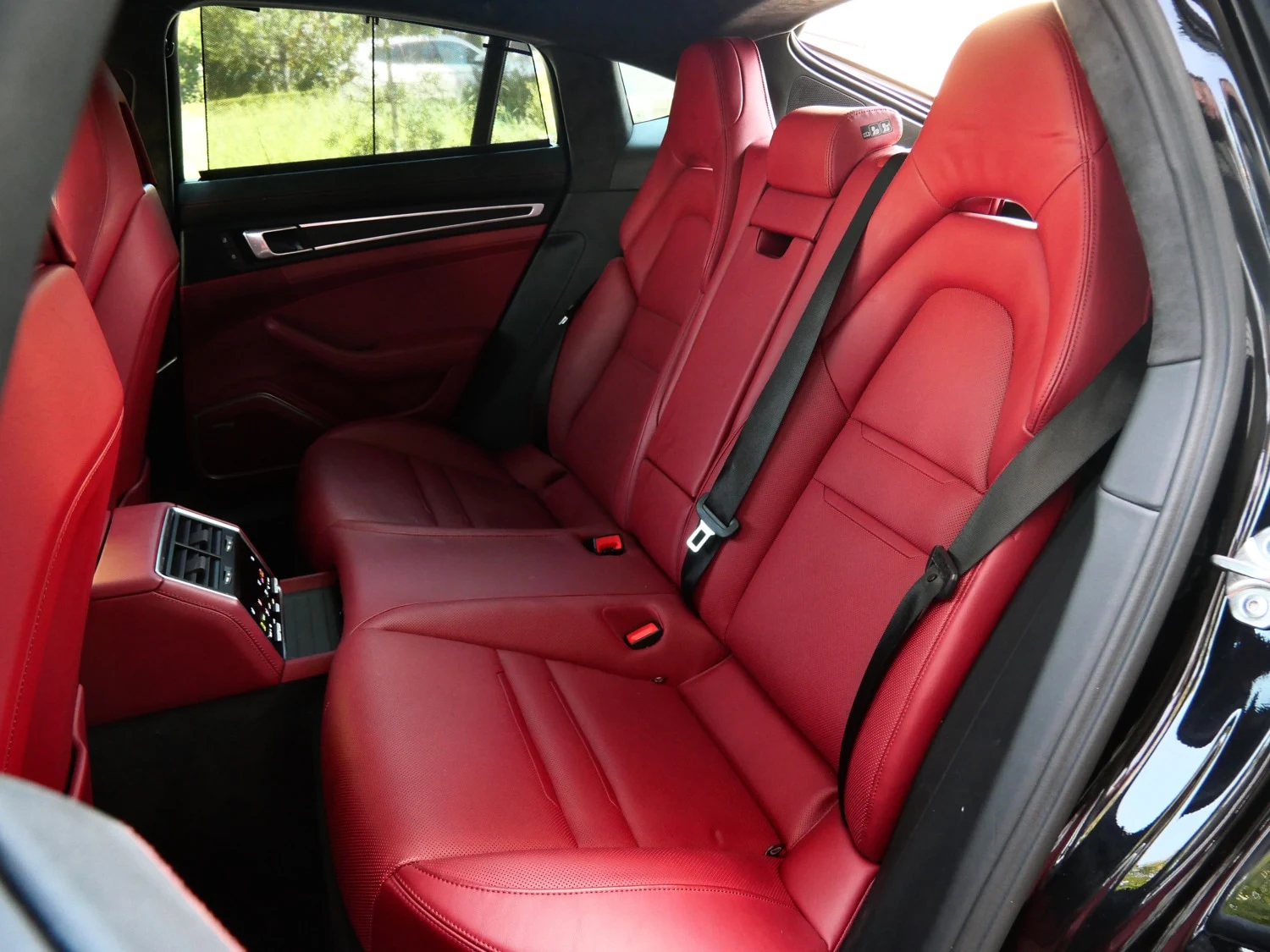 2022 Porsche Panamera GTS interior, seats, Black/Bordeaux Red