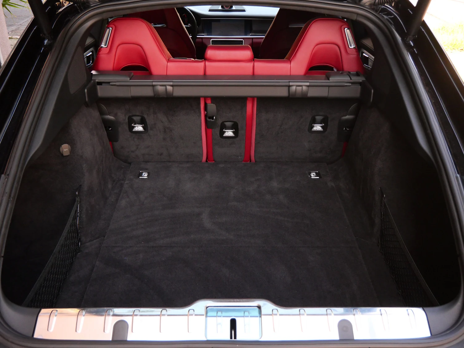 2022 Porsche Panamera GTS trunk