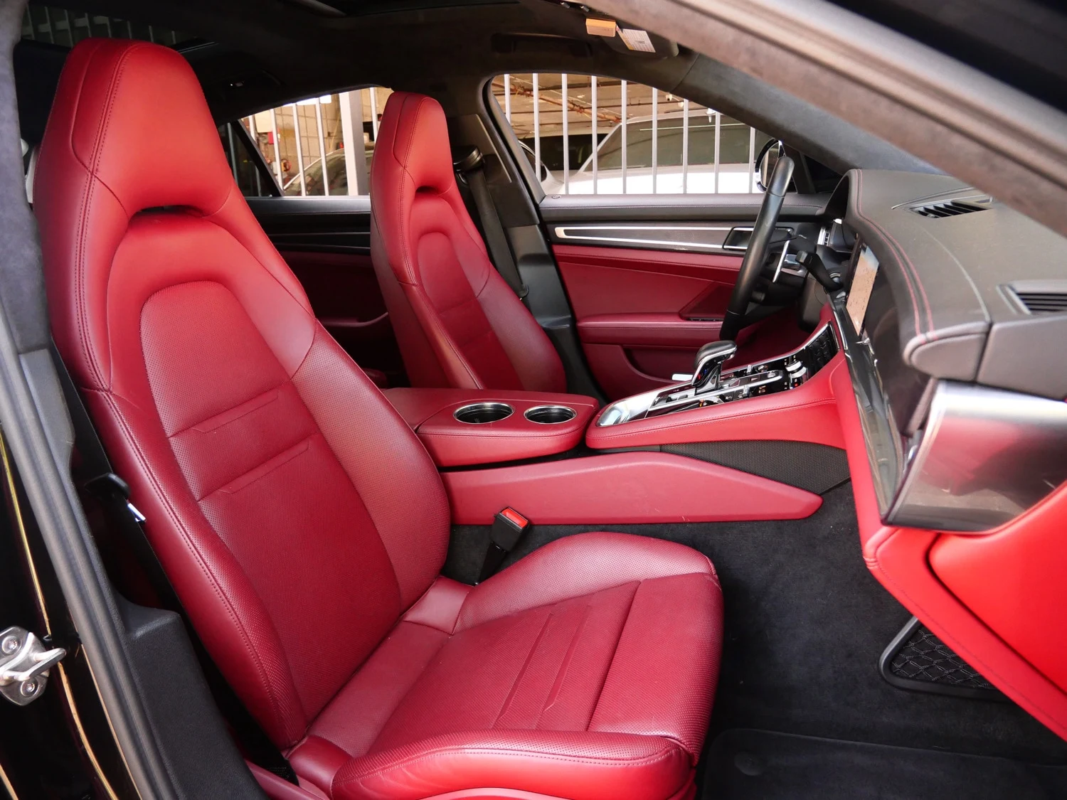 2022 Porsche Panamera GTS interior, seats, Black/Bordeaux Red