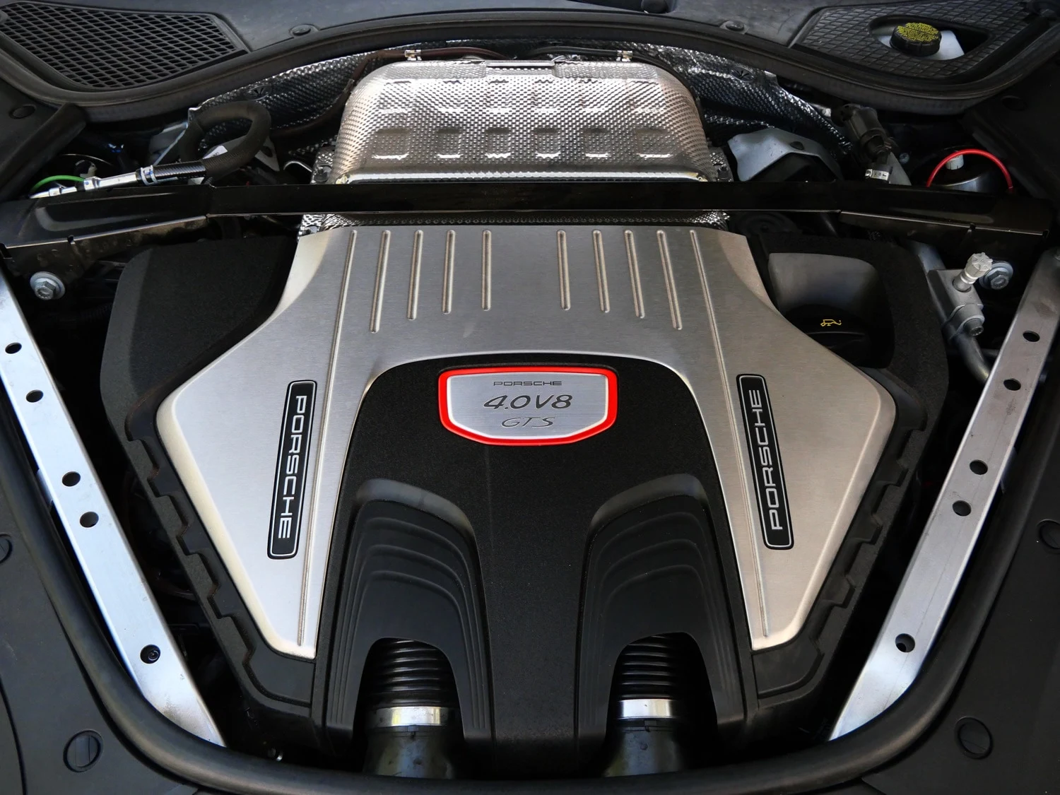 2022 Porsche Panamera GTS engine