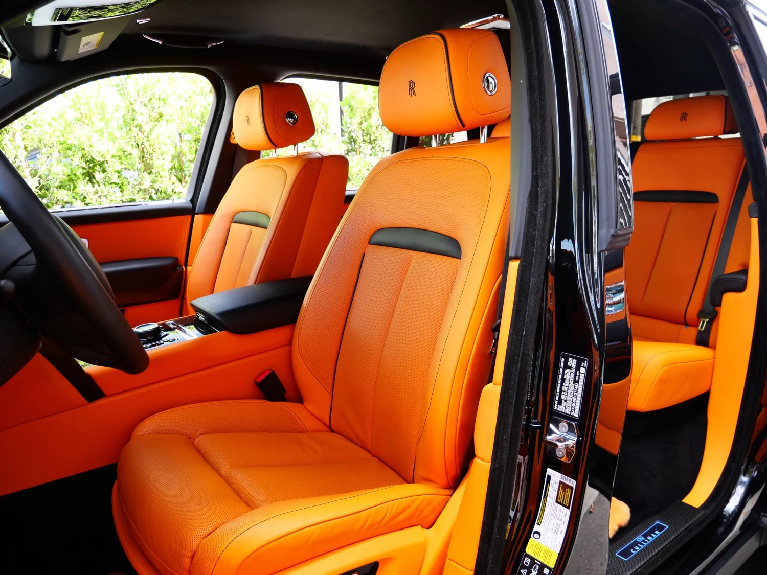 2023 Rolls-Royce Black Badge Cullinan interior, seats, Mandarin