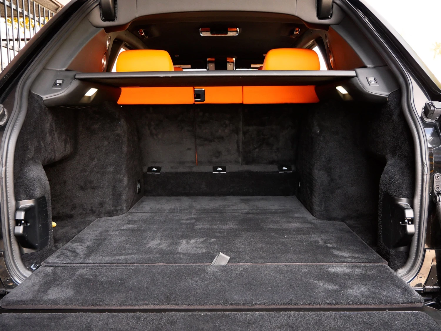 2023 Rolls-Royce Black Badge Cullinan trunk