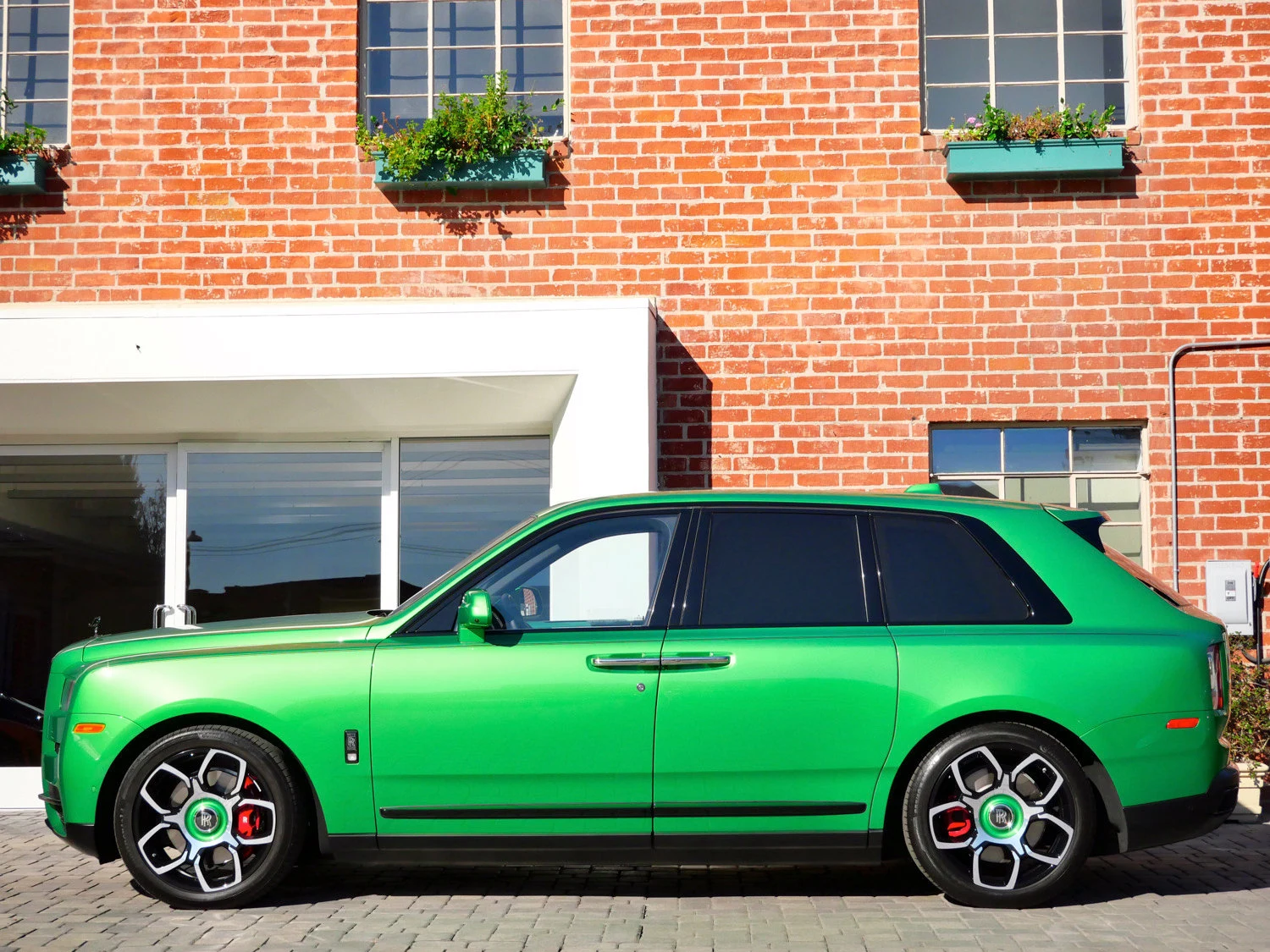2023 Rolls-Royce Black Badge Cullinan for sale, exterior, Green