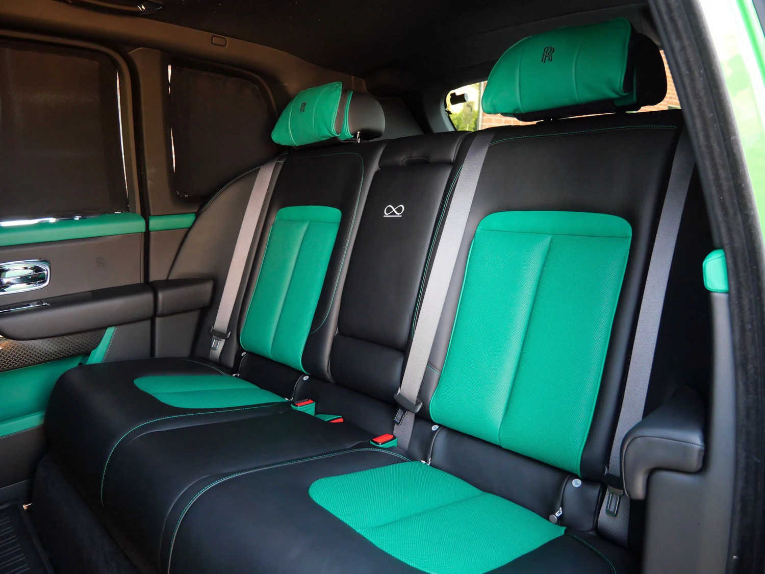 2023 Rolls-Royce Black Badge Cullinan interior, seats, Black/Emerald Green