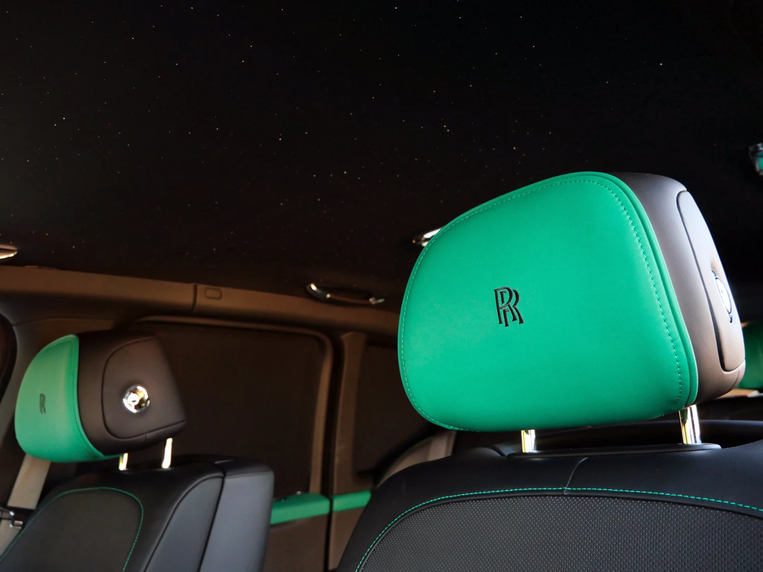 2023 Rolls-Royce Black Badge Cullinan interior, seats, Black/Emerald Green