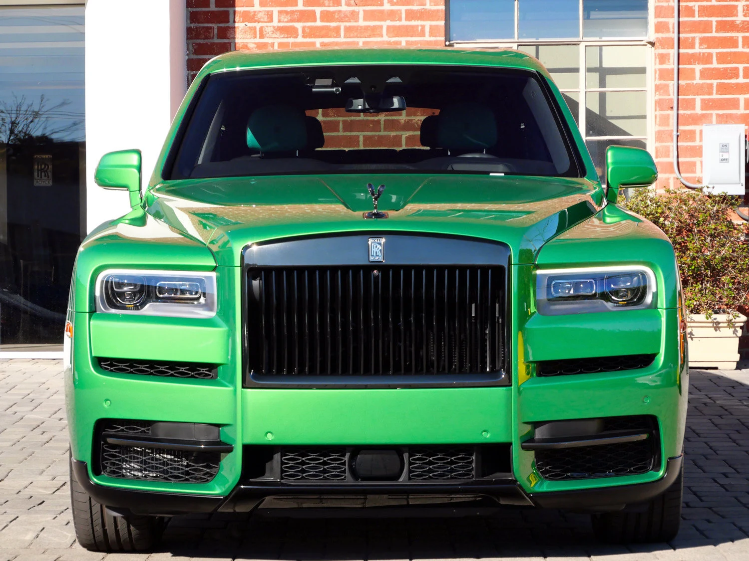 2023 Rolls-Royce Black Badge Cullinan for sale, exterior, Green