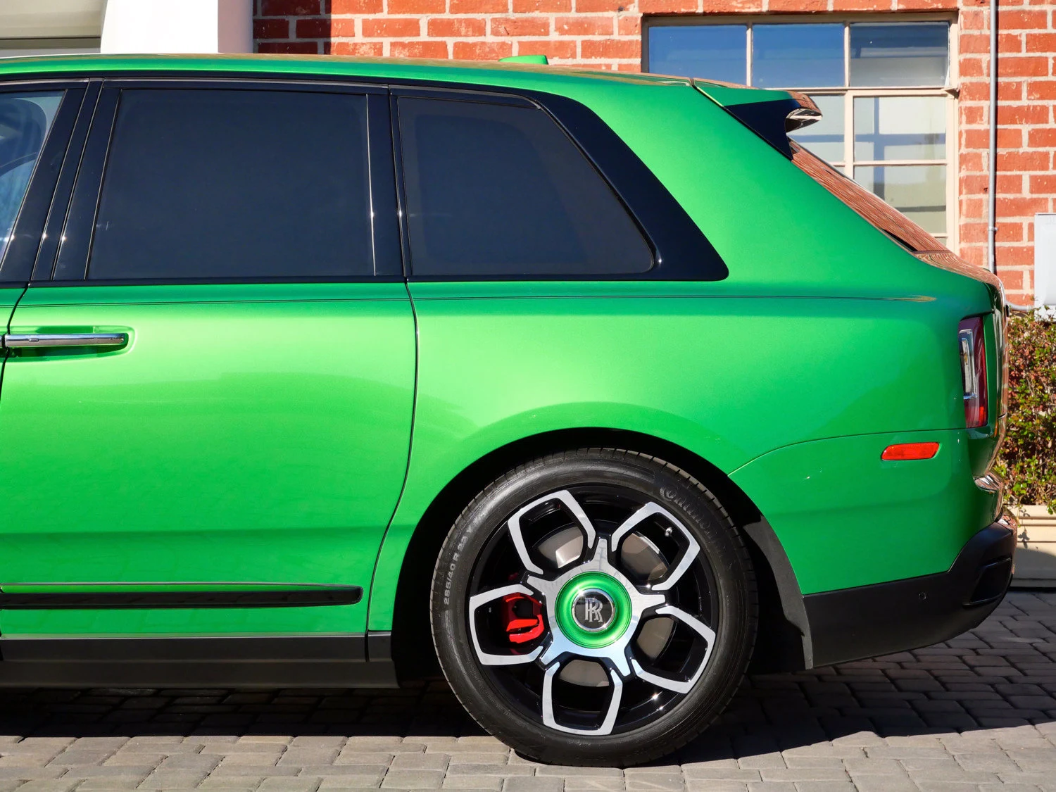 2023 Rolls-Royce Black Badge Cullinan for sale, exterior, Green