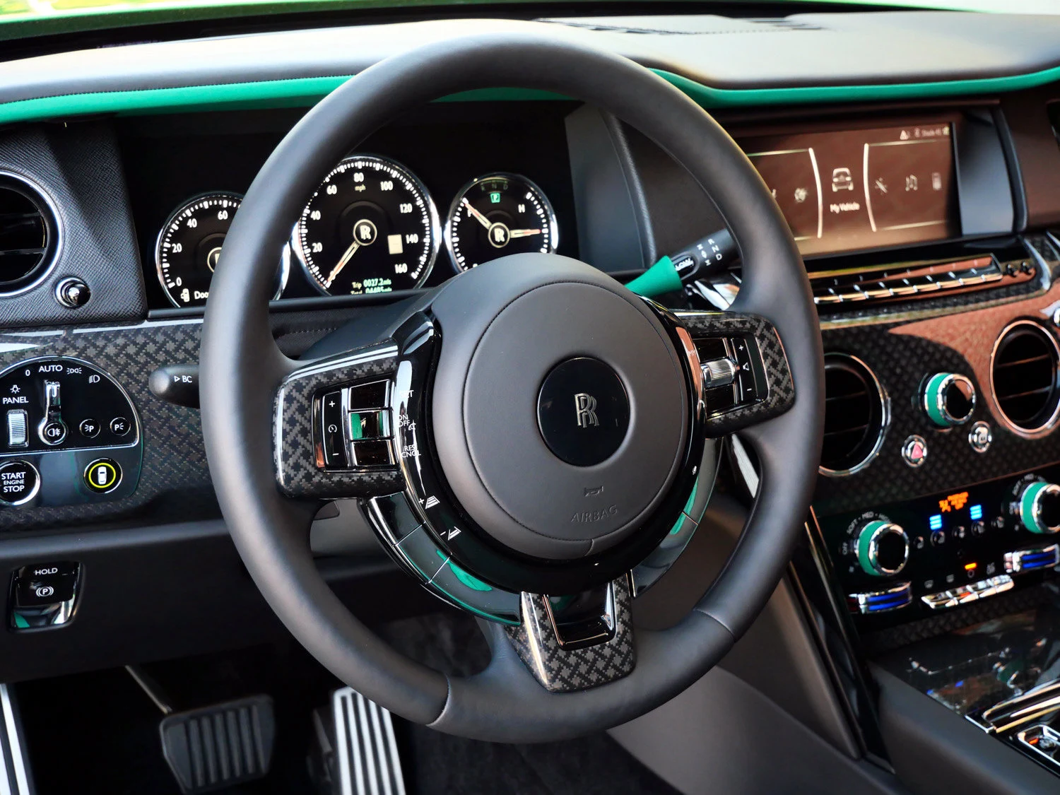 2023 Rolls-Royce Black Badge Cullinan interior, Black/Emerald Green