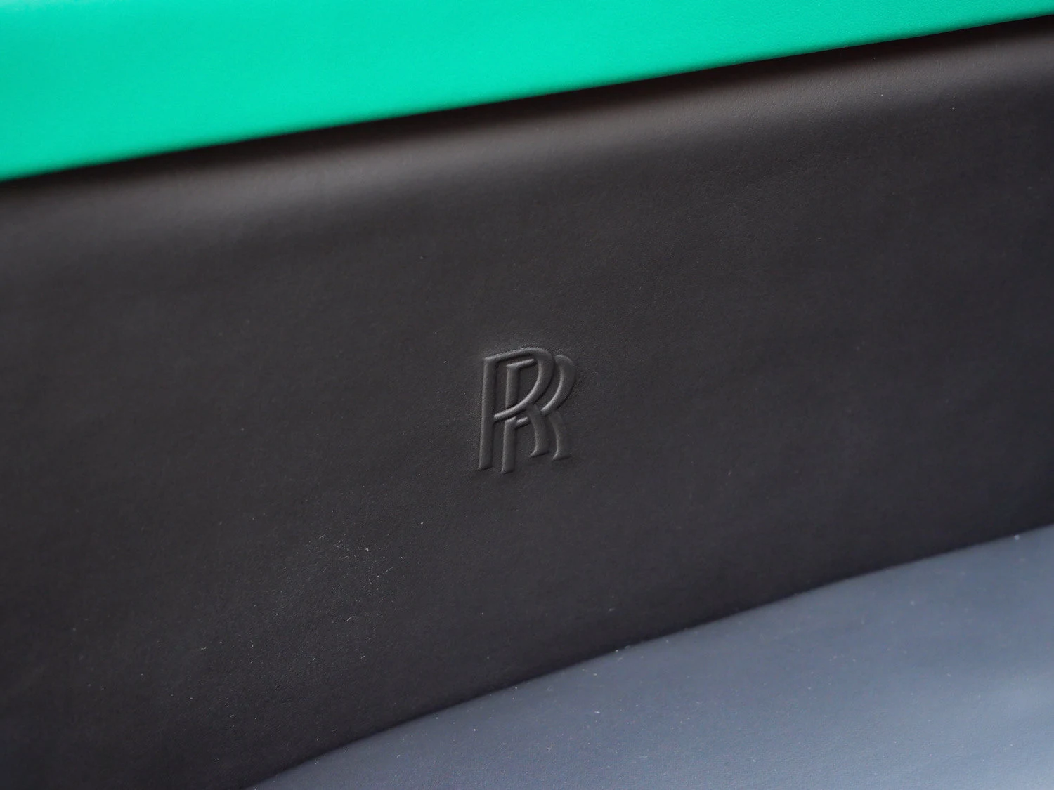 2023 Rolls-Royce Black Badge Cullinan interior, door sill, Black/Emerald Green